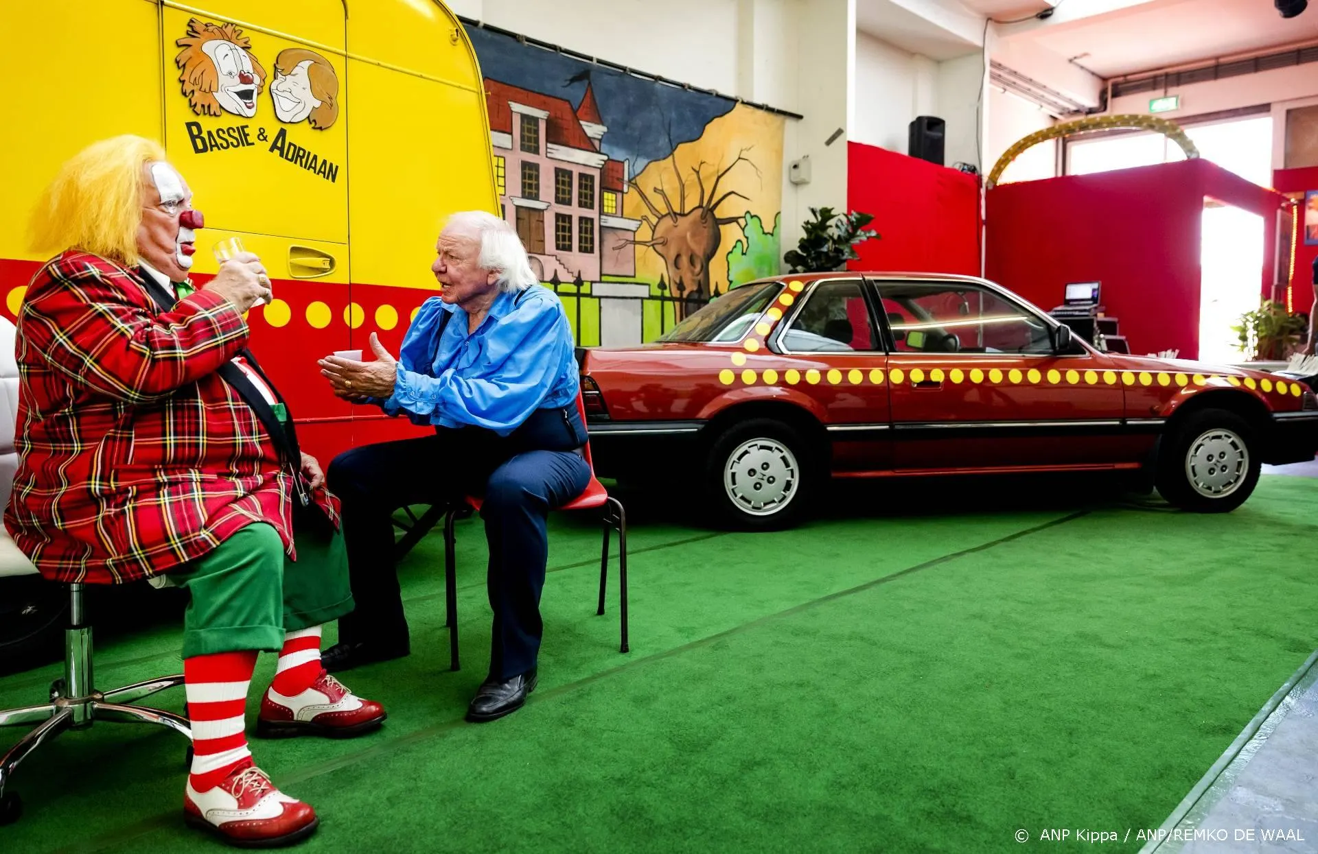 Bassie en Adriaan lanceren na zestig jaar hun eigen game