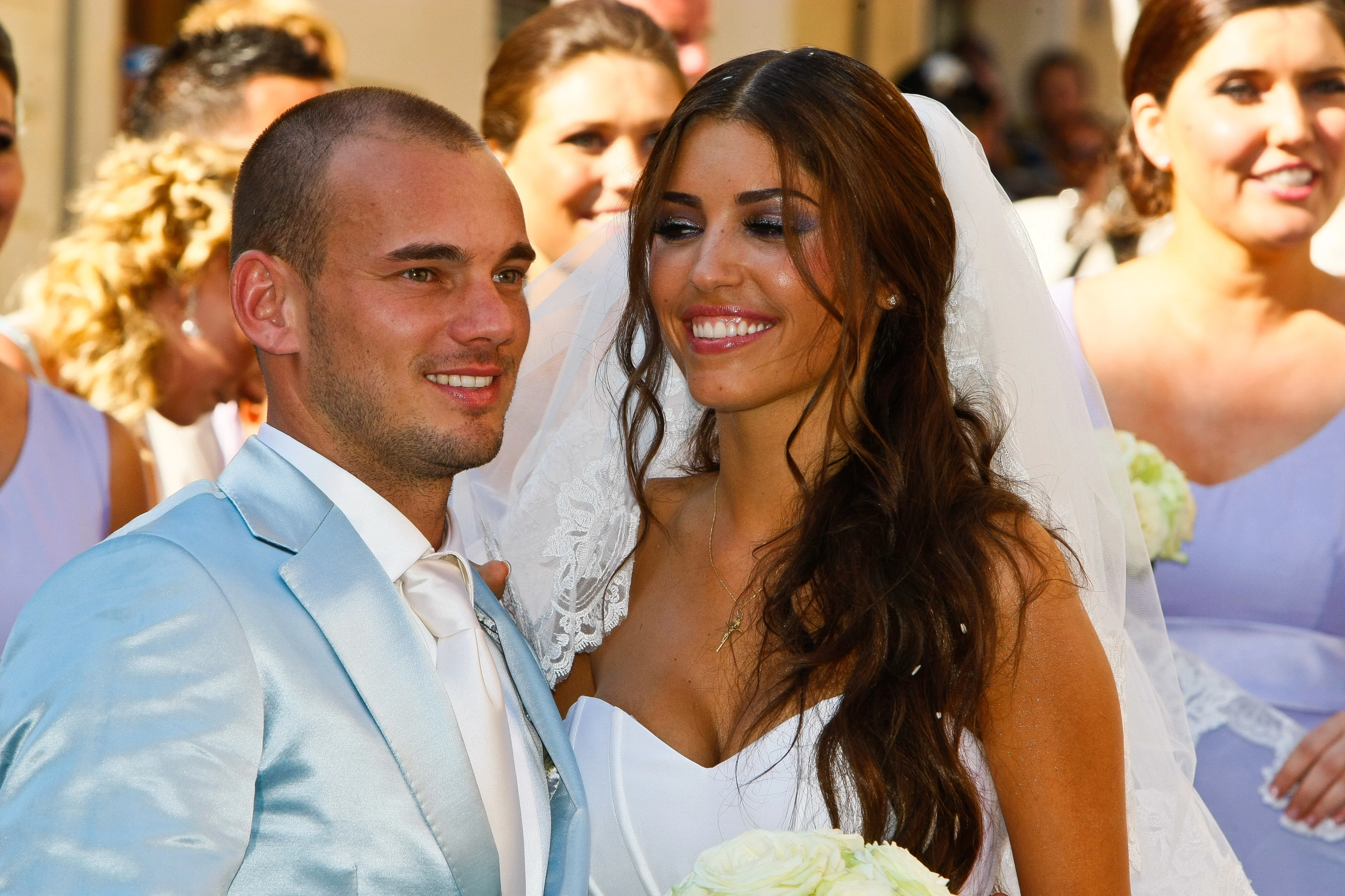 'Yolanthe in trouwjurk hint op reünie met Wesley'