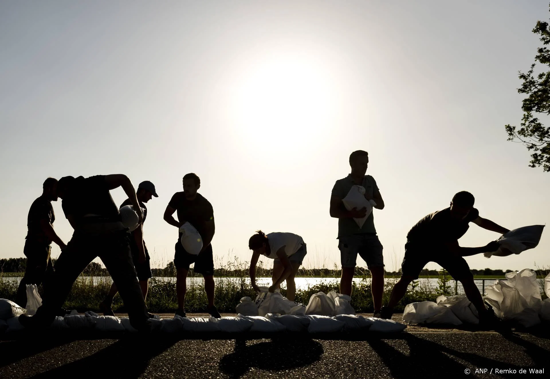Waterschap bouwt nooddijk bij Boxmeer