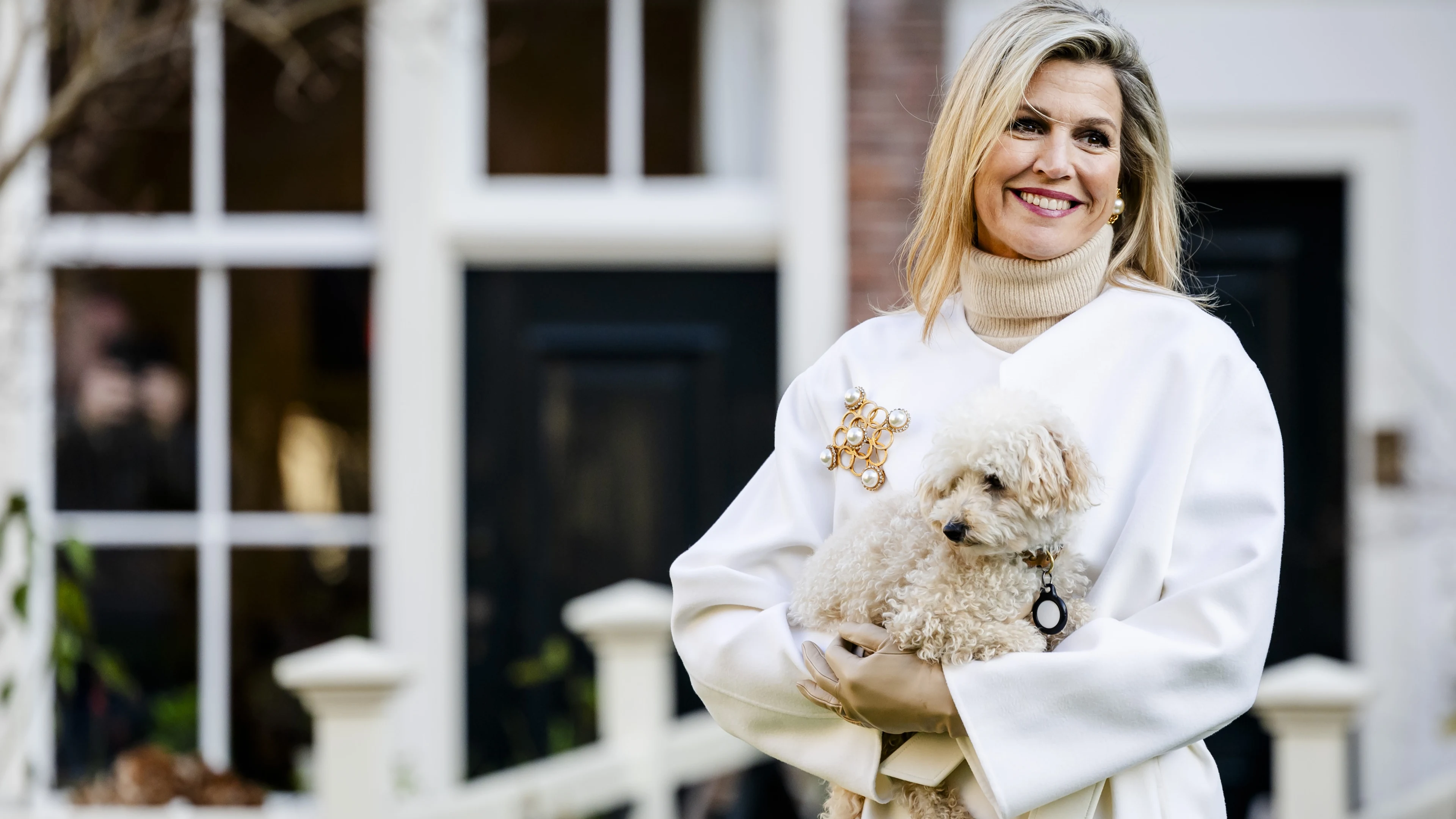 Koningin Máxima met hondje Mambo in opspraak