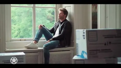 Bekijk hier de videoclip van Tim Douwsma's 'Over'