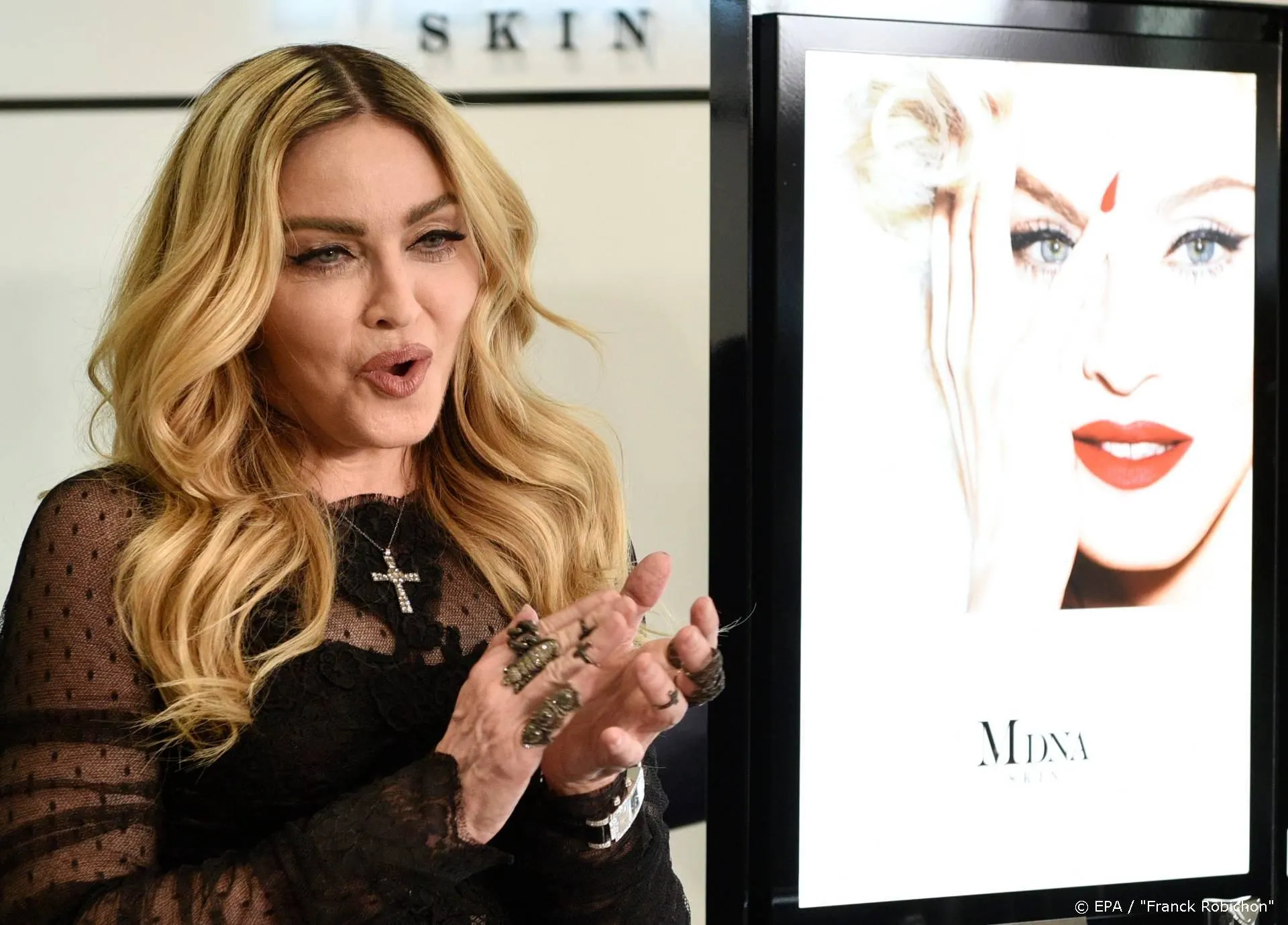 Madonna op krukken naar Black Lives Matter-protest