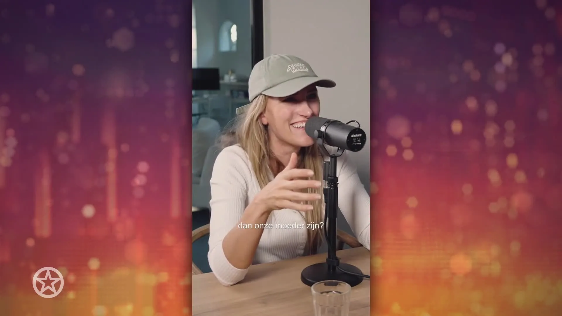 Suzan & Freek in discussie tijdens podcast