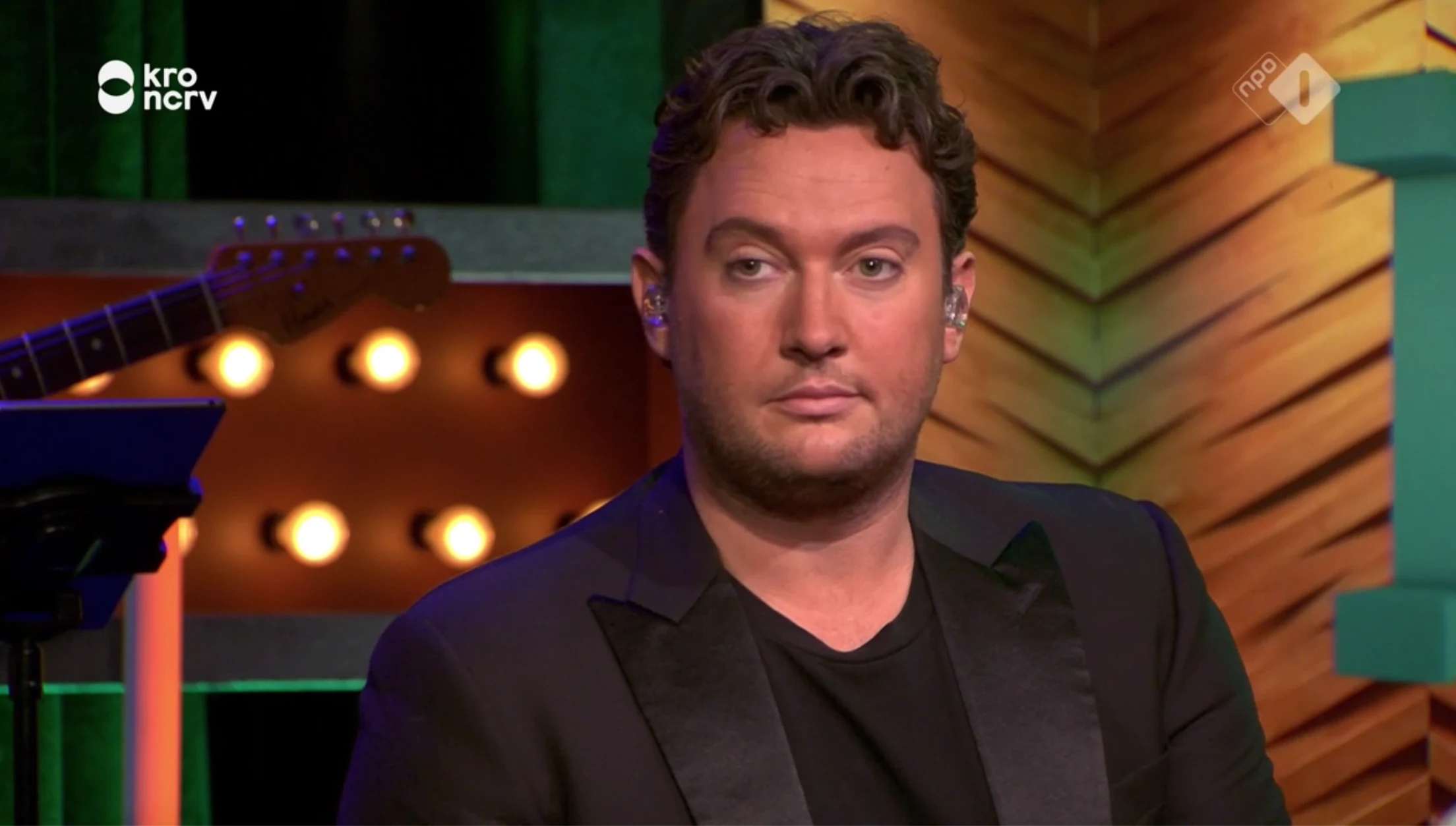 Kijkers M verbolgen over 'vals zingende' Tino Martin