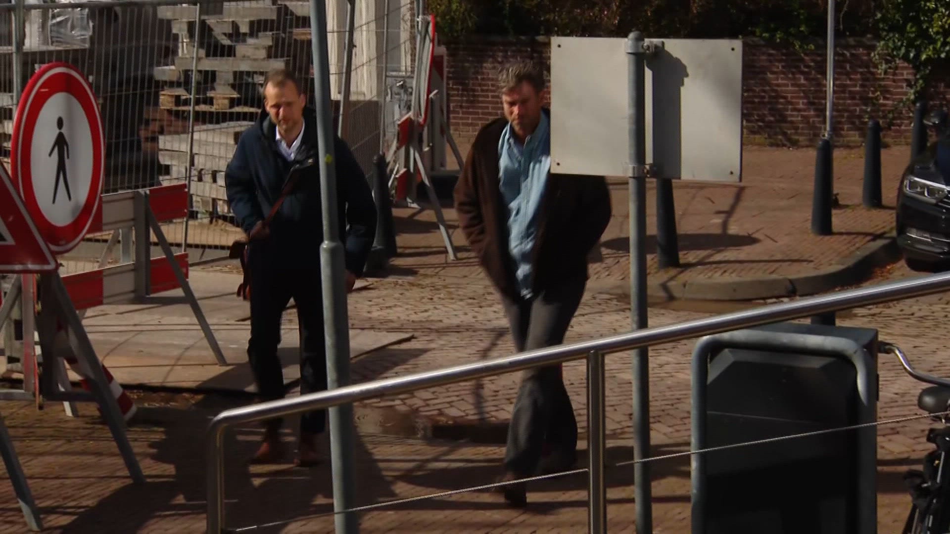 Rick Brandsteder komt aan bij de rechtbank voor strafzaak