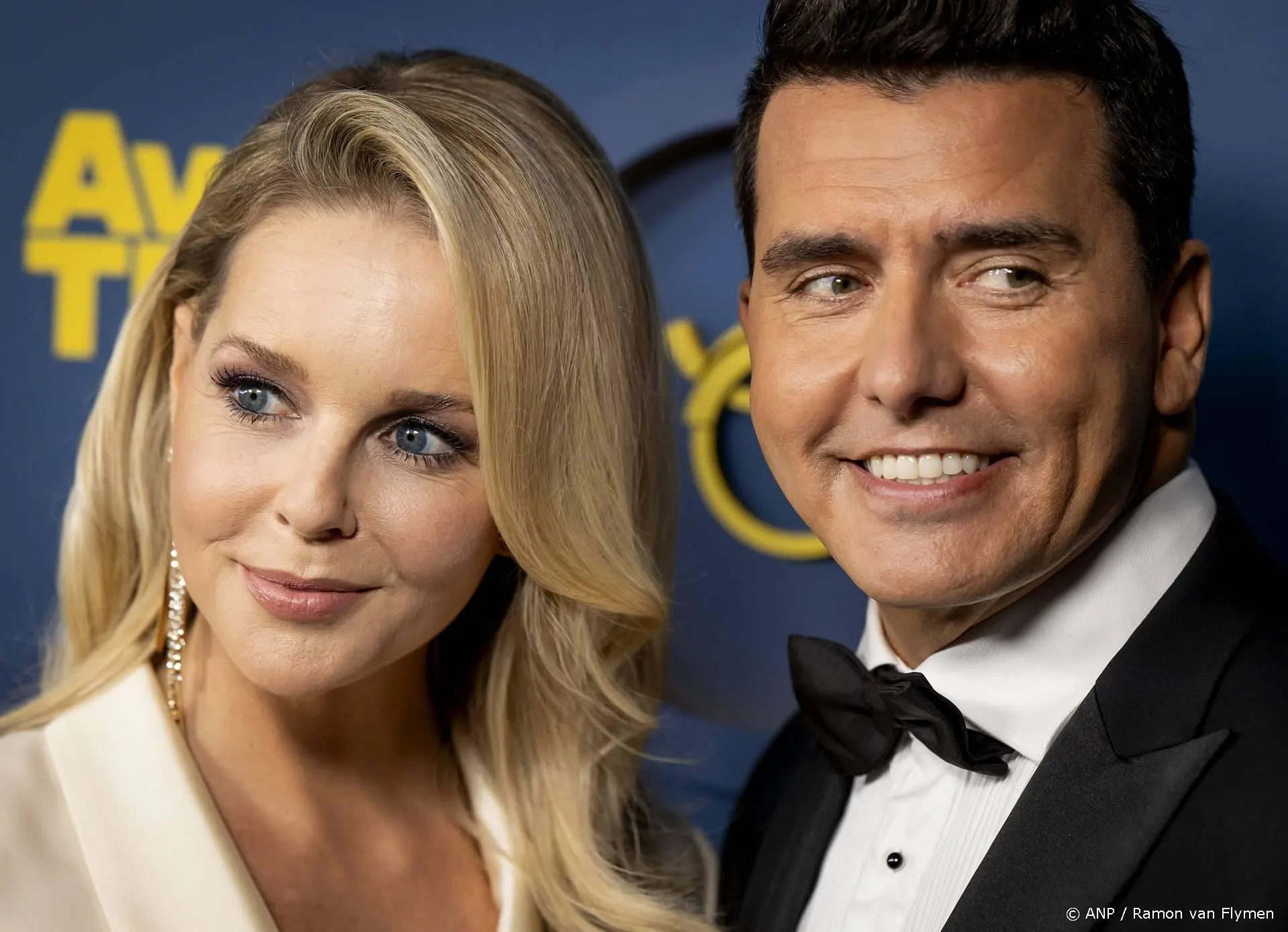 Chantal Janzen deelt rake sneren uit bij Televizier-Gala