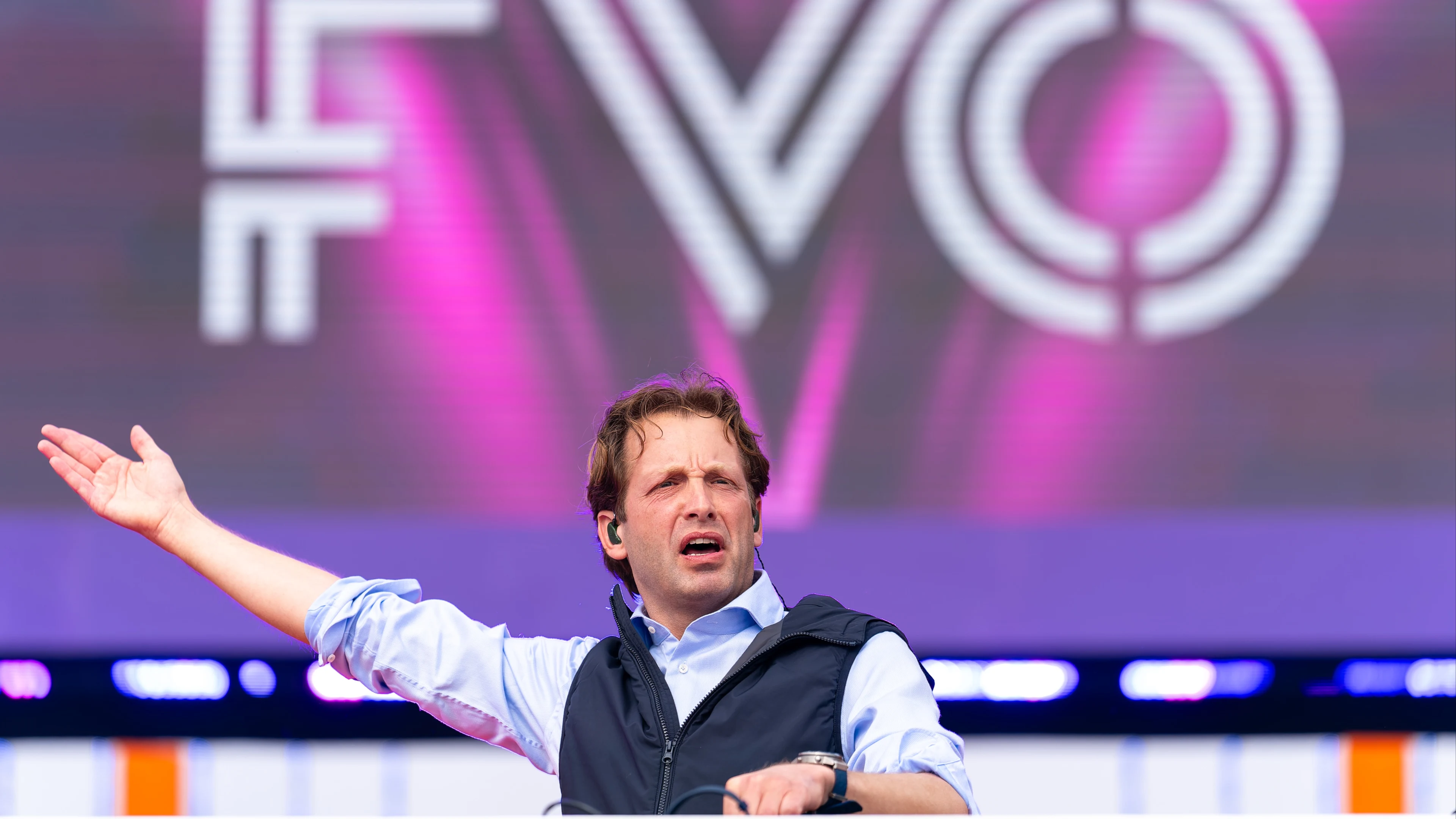 Prins Floris gaat los als dj bij 538 Koningsdag: 'Kan gewoon'