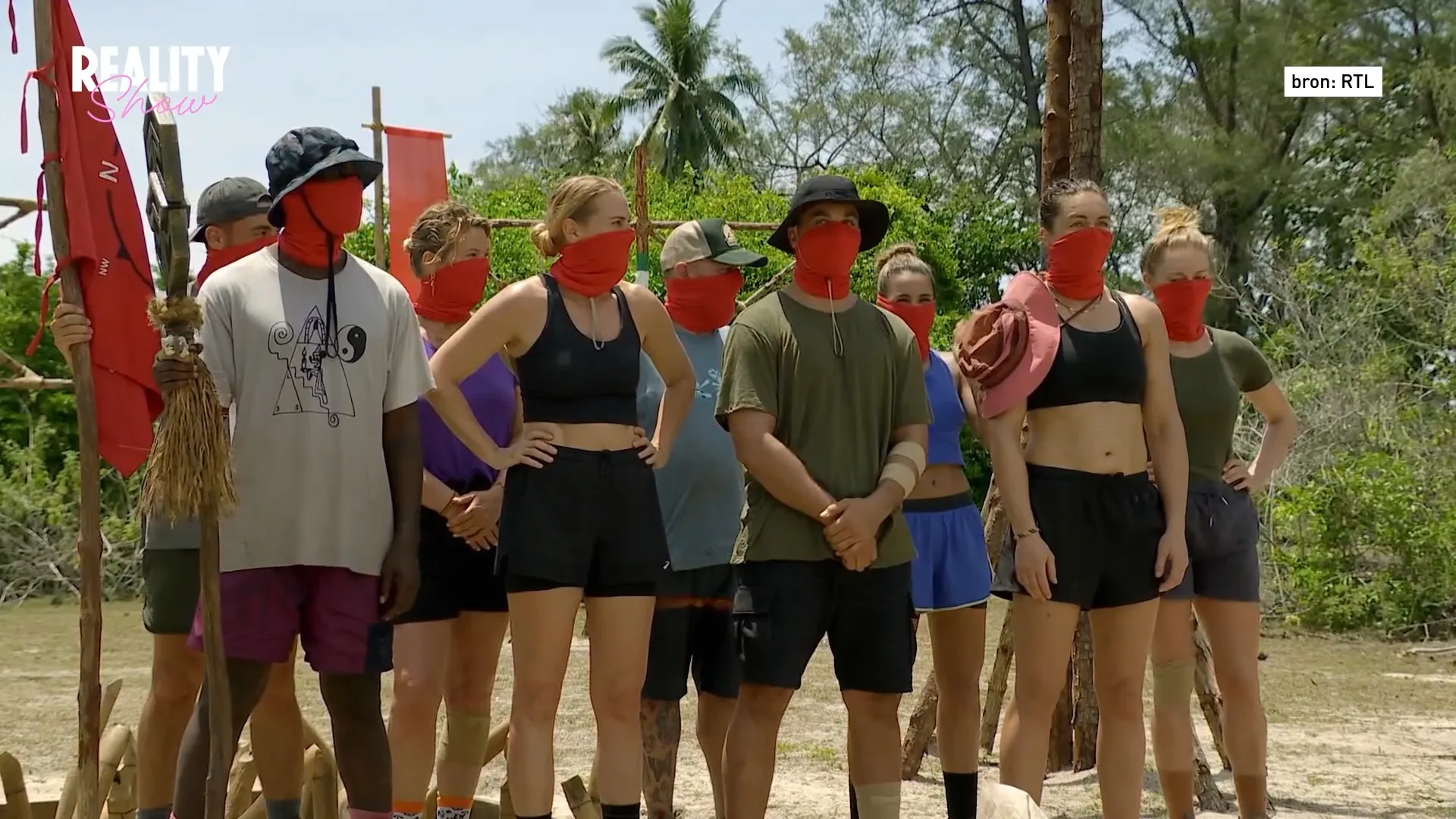 Sophie en Julia over bizarre actie in Expeditie Robinson