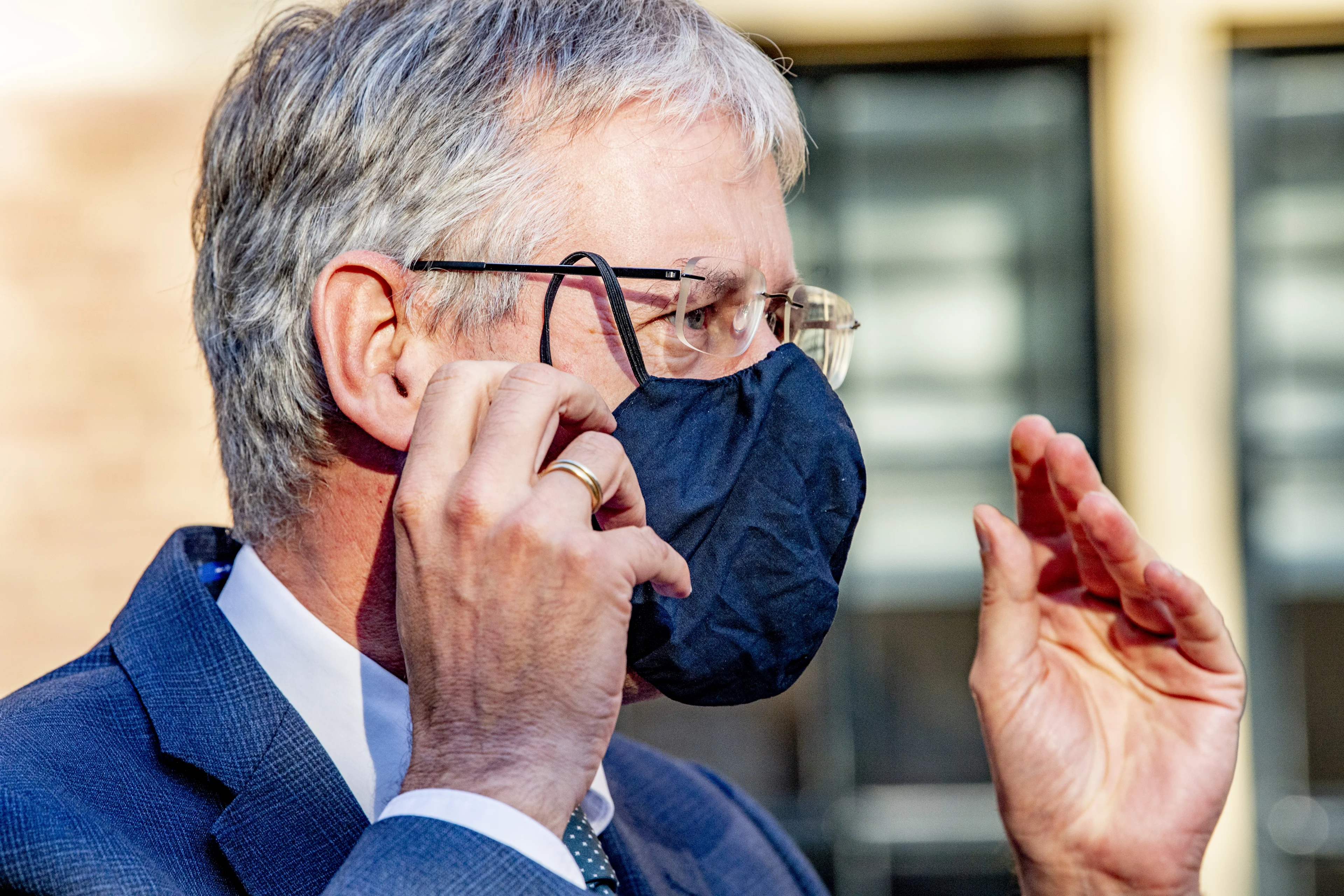 OM doet onderzoek naar uitspraken minister Slob over antihomoverklaring