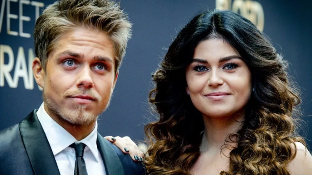 André Hazes zet zus Roxeanne voor paal