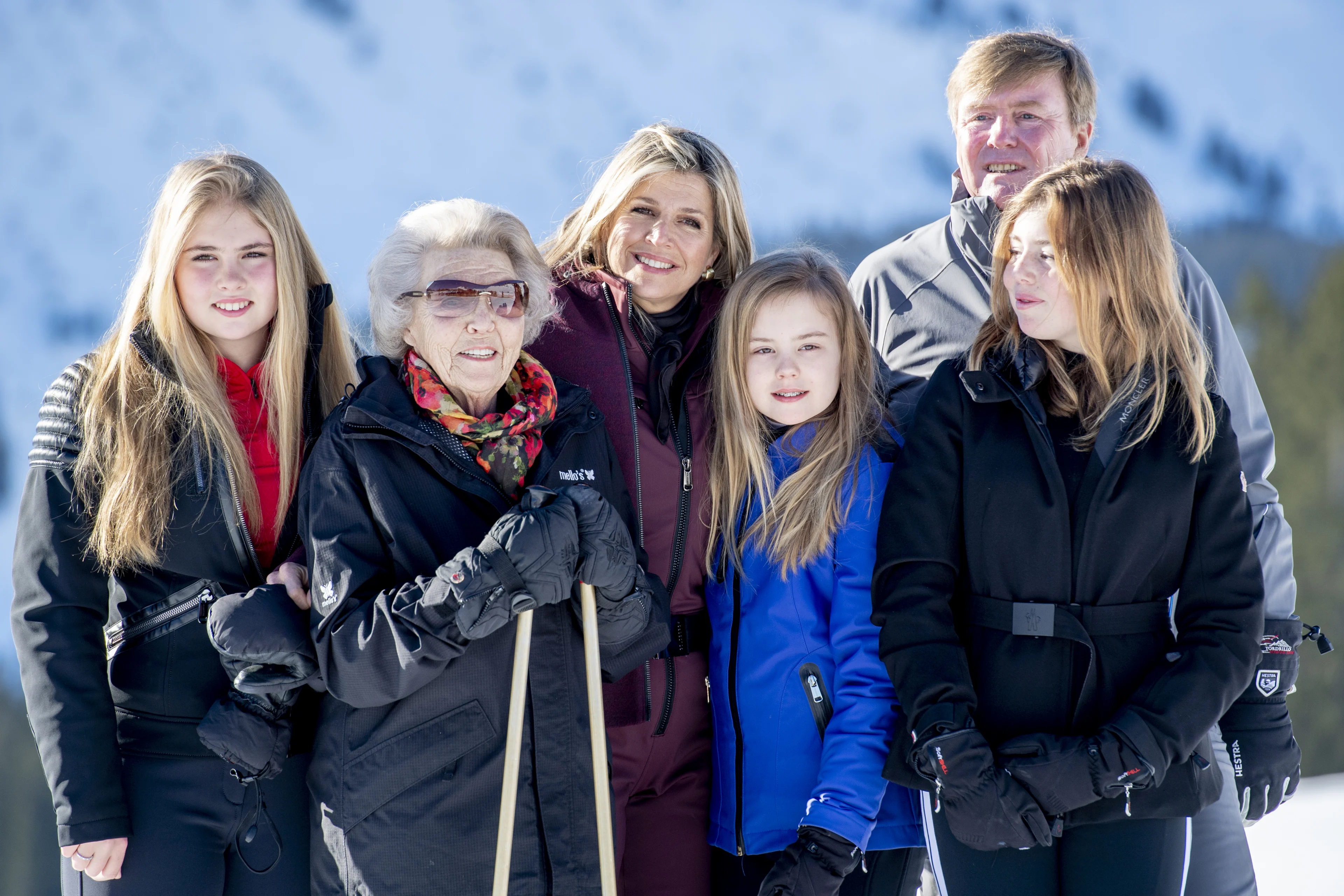 Beatrix mag haar kleindochters nog niet knuffelen