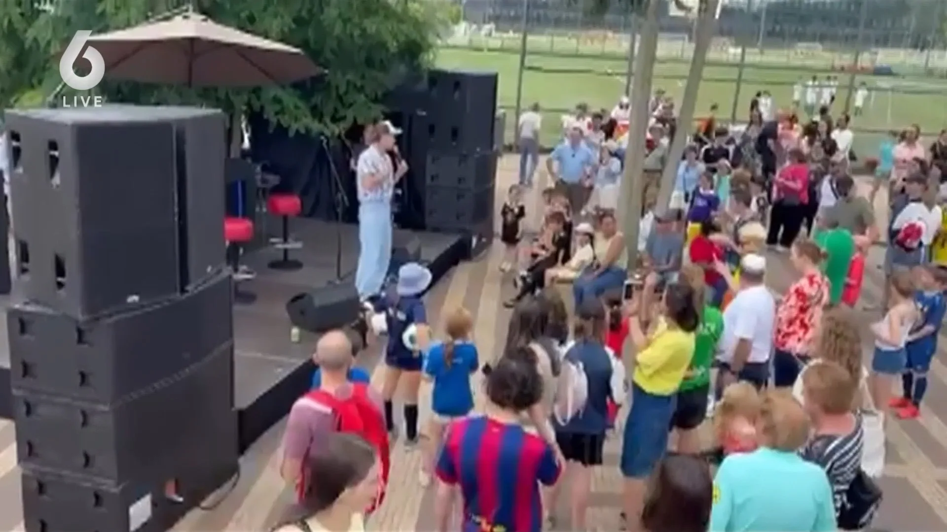 Douwe Bob onder vuur na afzeggen optreden Joods kindervoetbalevenement