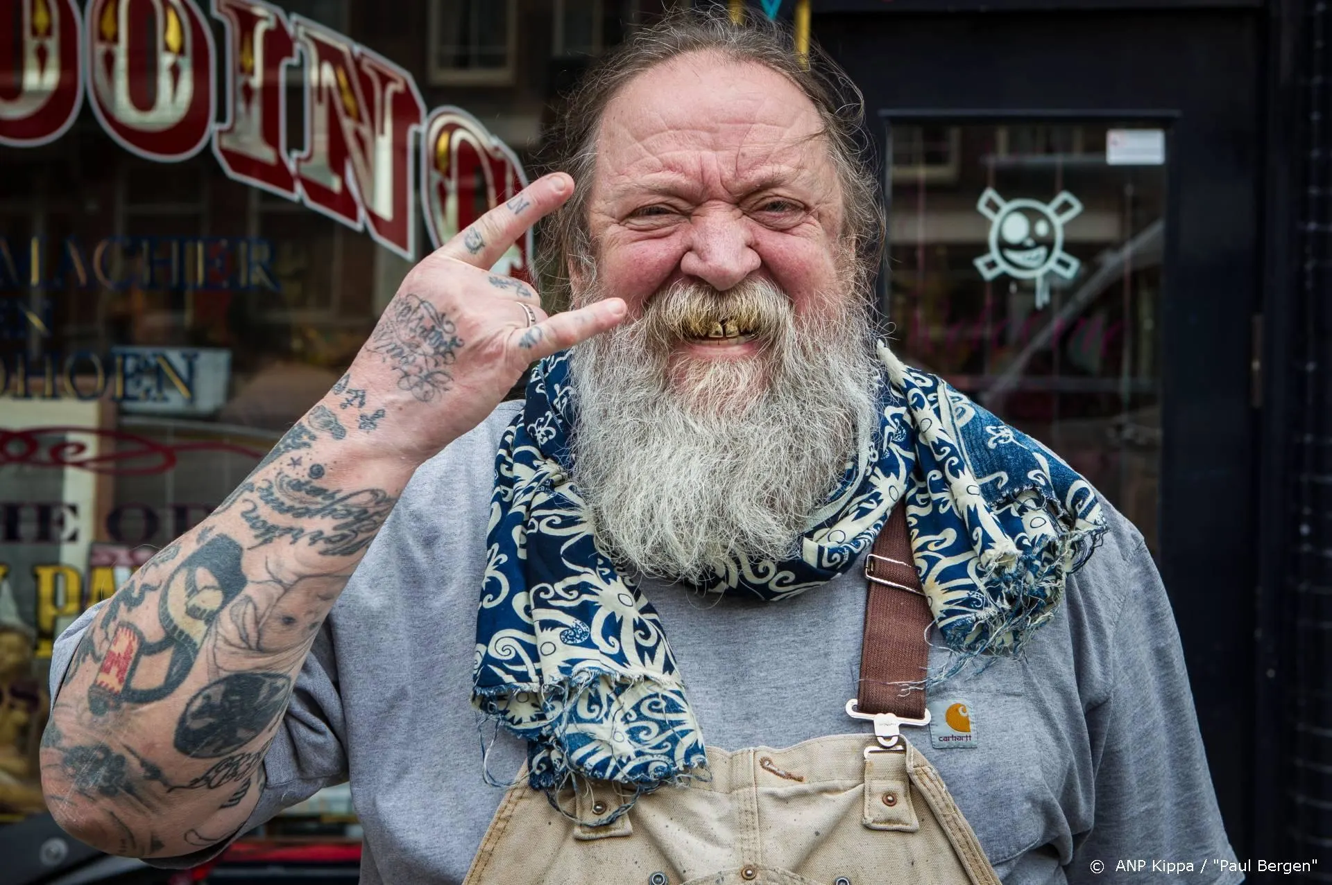 Henk Schiffmacher verleidt Tijs van den Brink niet tot tatoeage