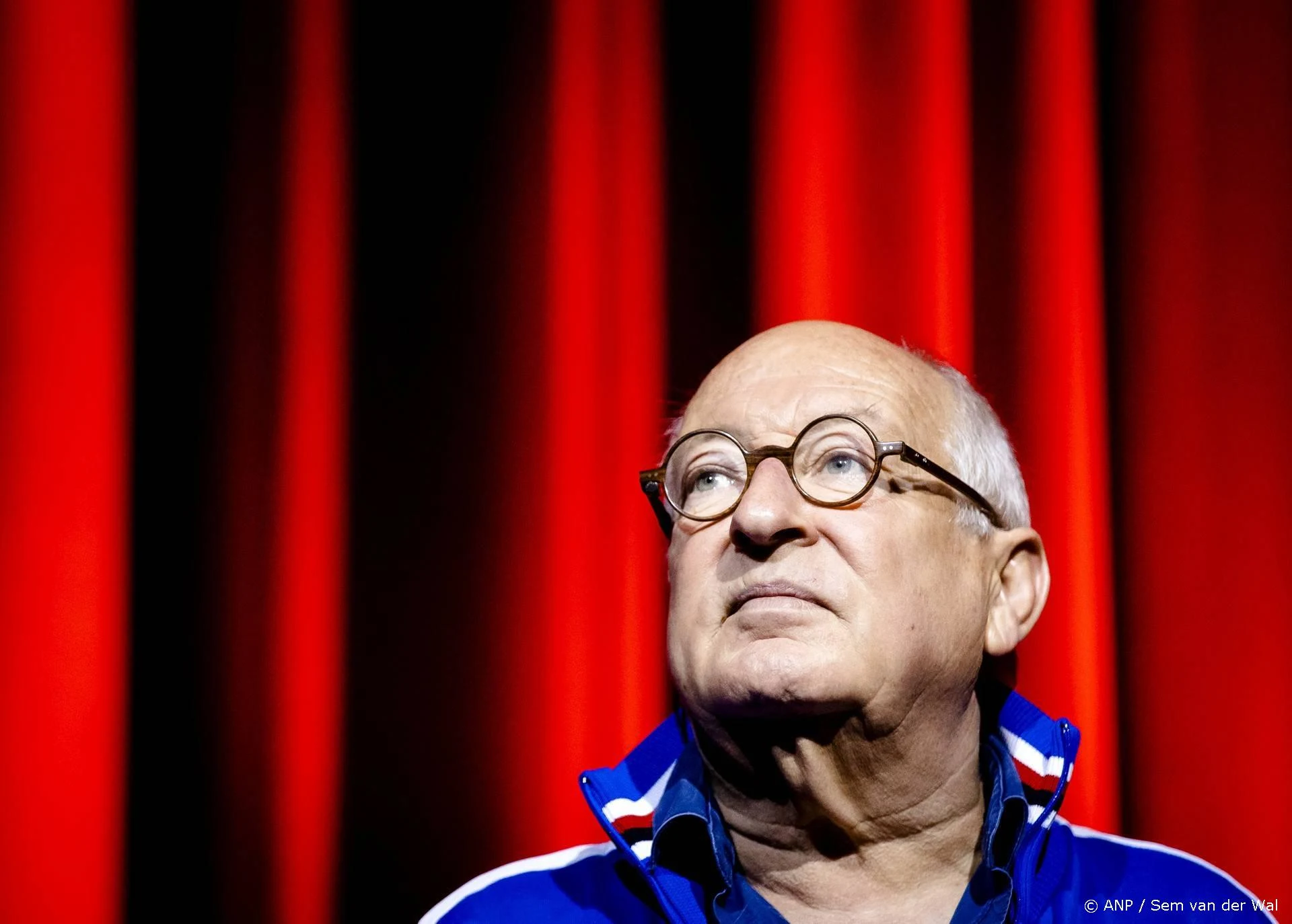 Youp van 't Hek staat op bijzondere wijze stil bij enorm gemis