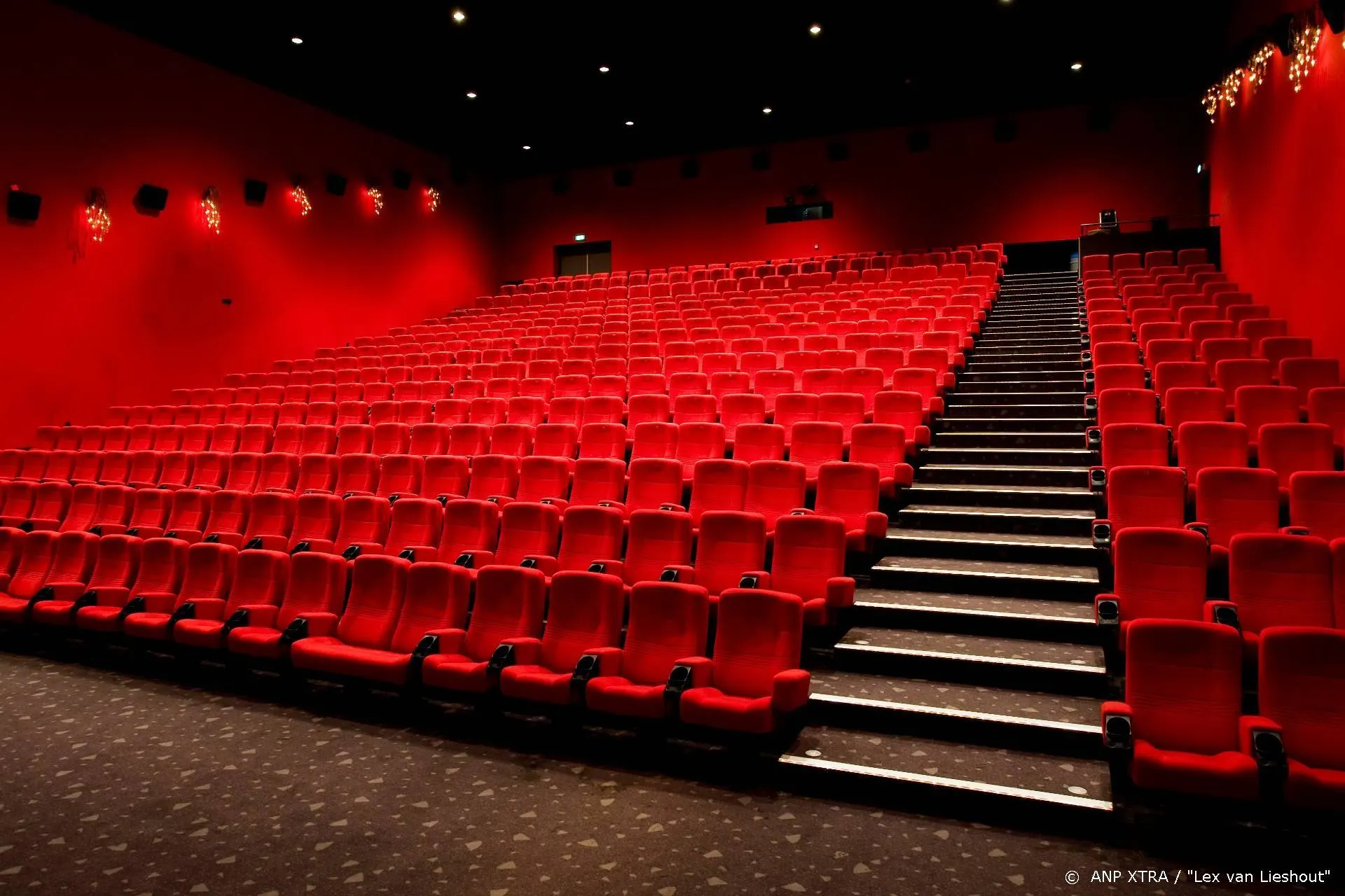 Bioscoop gaat T-shirts verkopen om geld in te zamelen