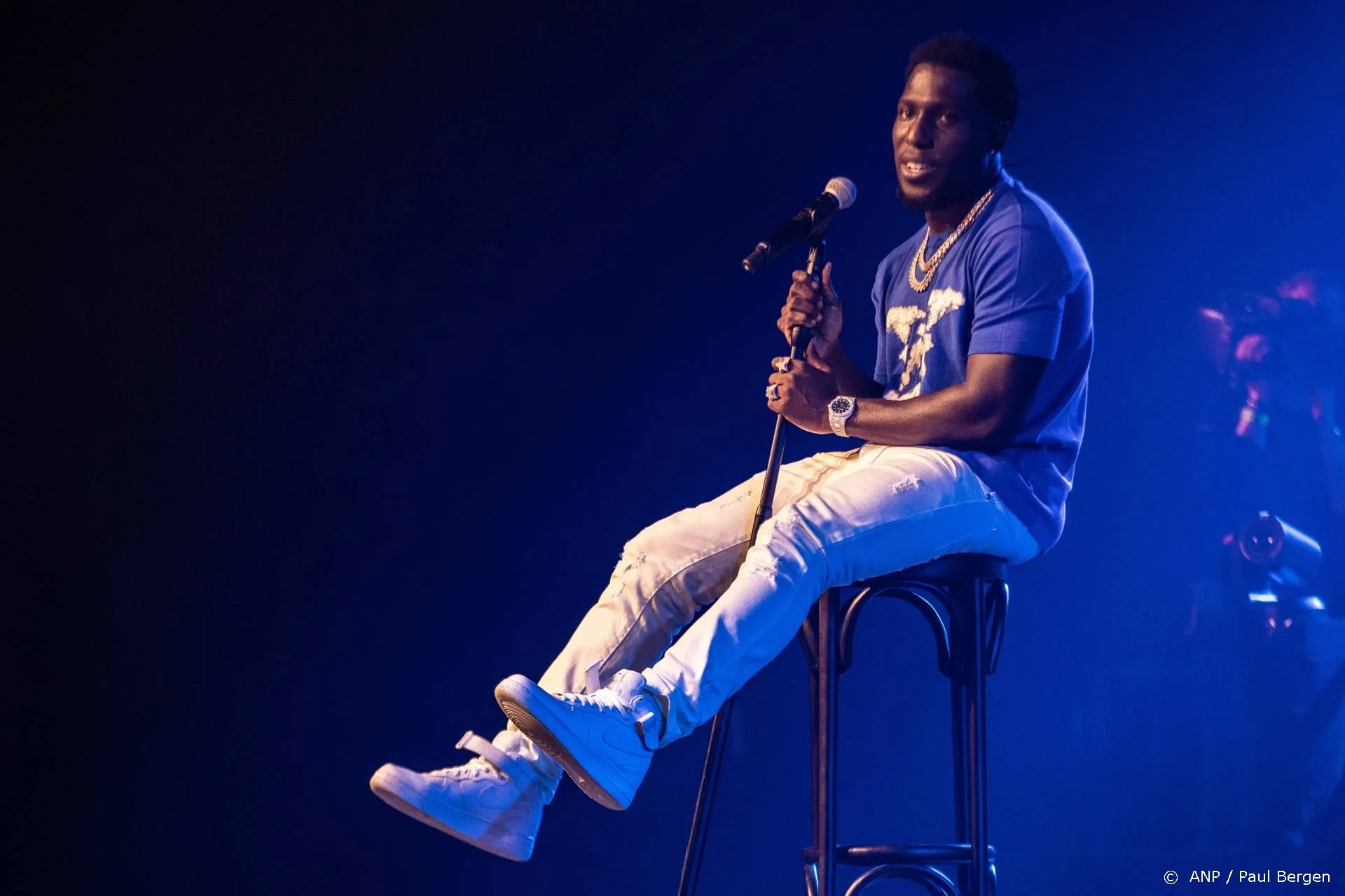 Frenna komt met nummer voor pasgeboren dochter