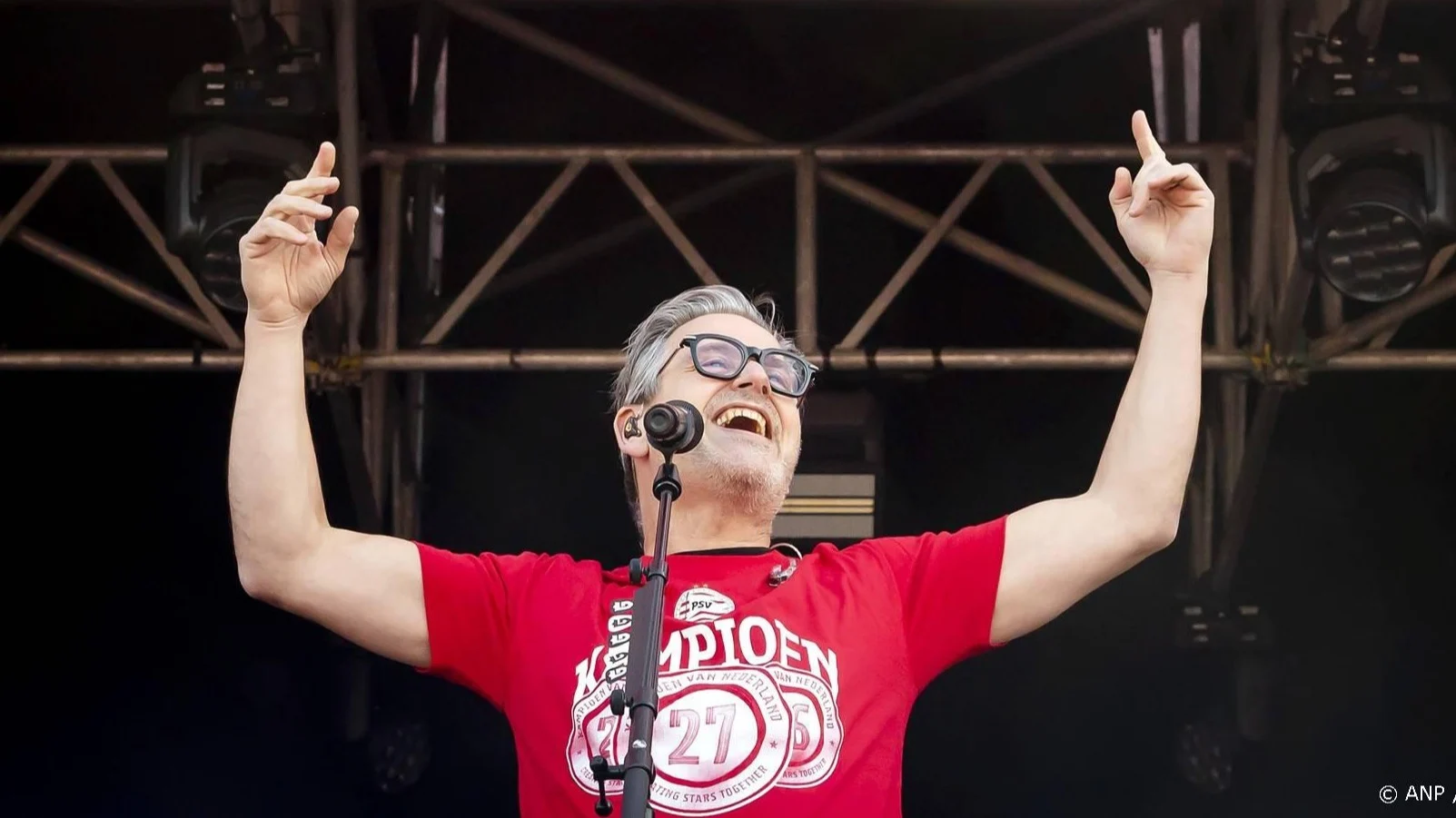 Guus Meeuwis trots op kampioenschap PSV: 'Dat is veerkracht'