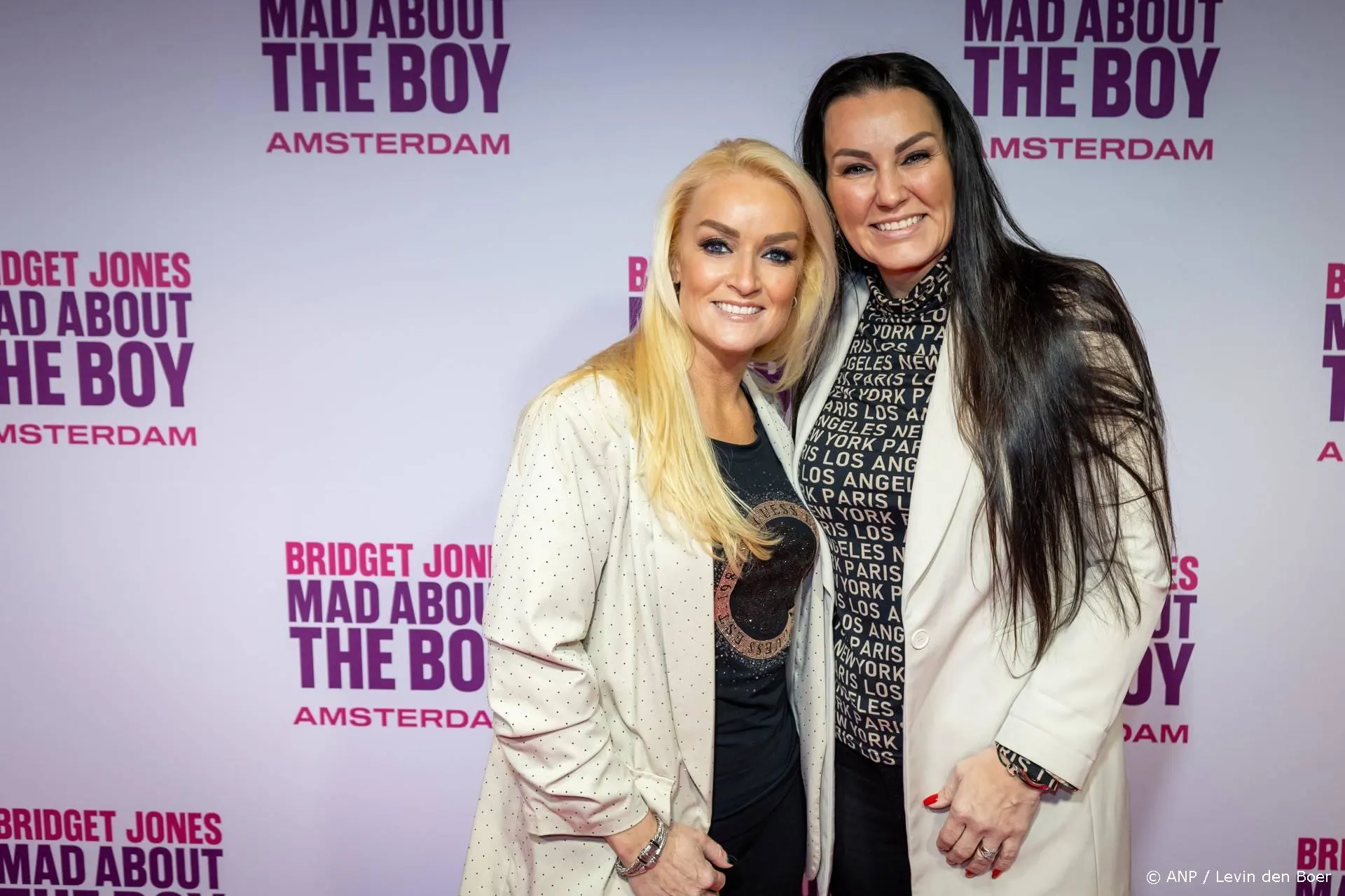 Samantha Steenwijk viert jubileum op niet-bestaande datum