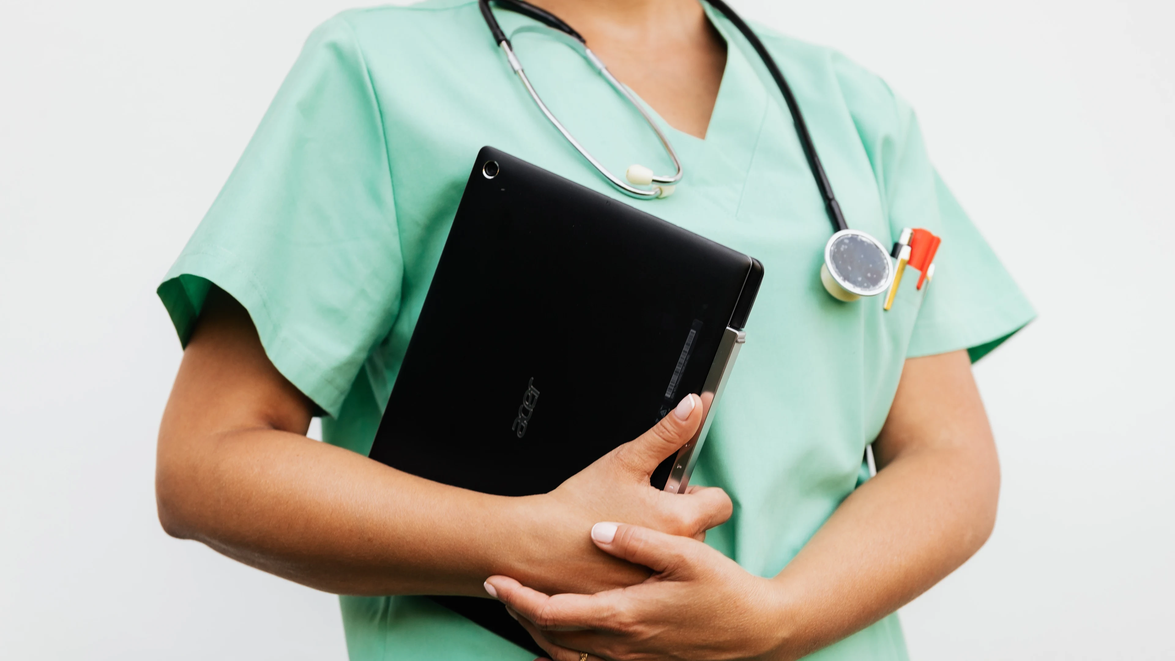 Om deze reden gaan acteurs nu massaal naar de plastisch chirurg