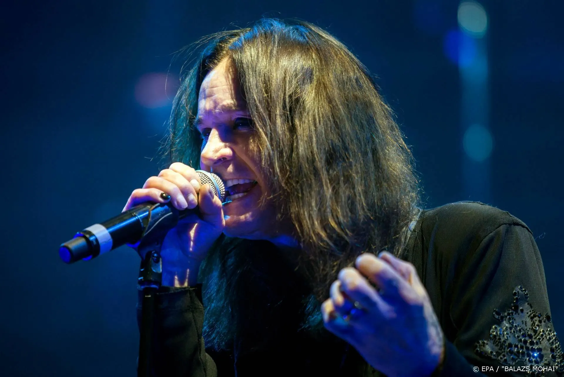 Ozzy Osbourne reikt award uit tijdens Grammy's