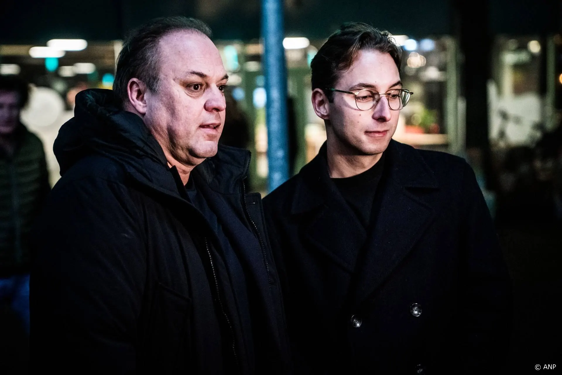 Frans en Christiaan Bauer zichtbaar aangeslagen bij afscheid René Karst