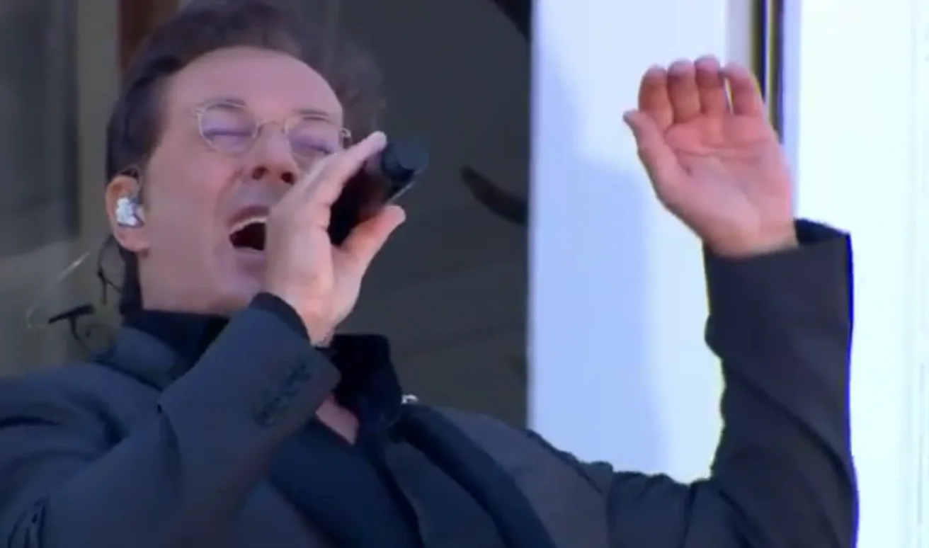 ZIEN: Grote kritiek op Gerard Joling na 'vals' optreden