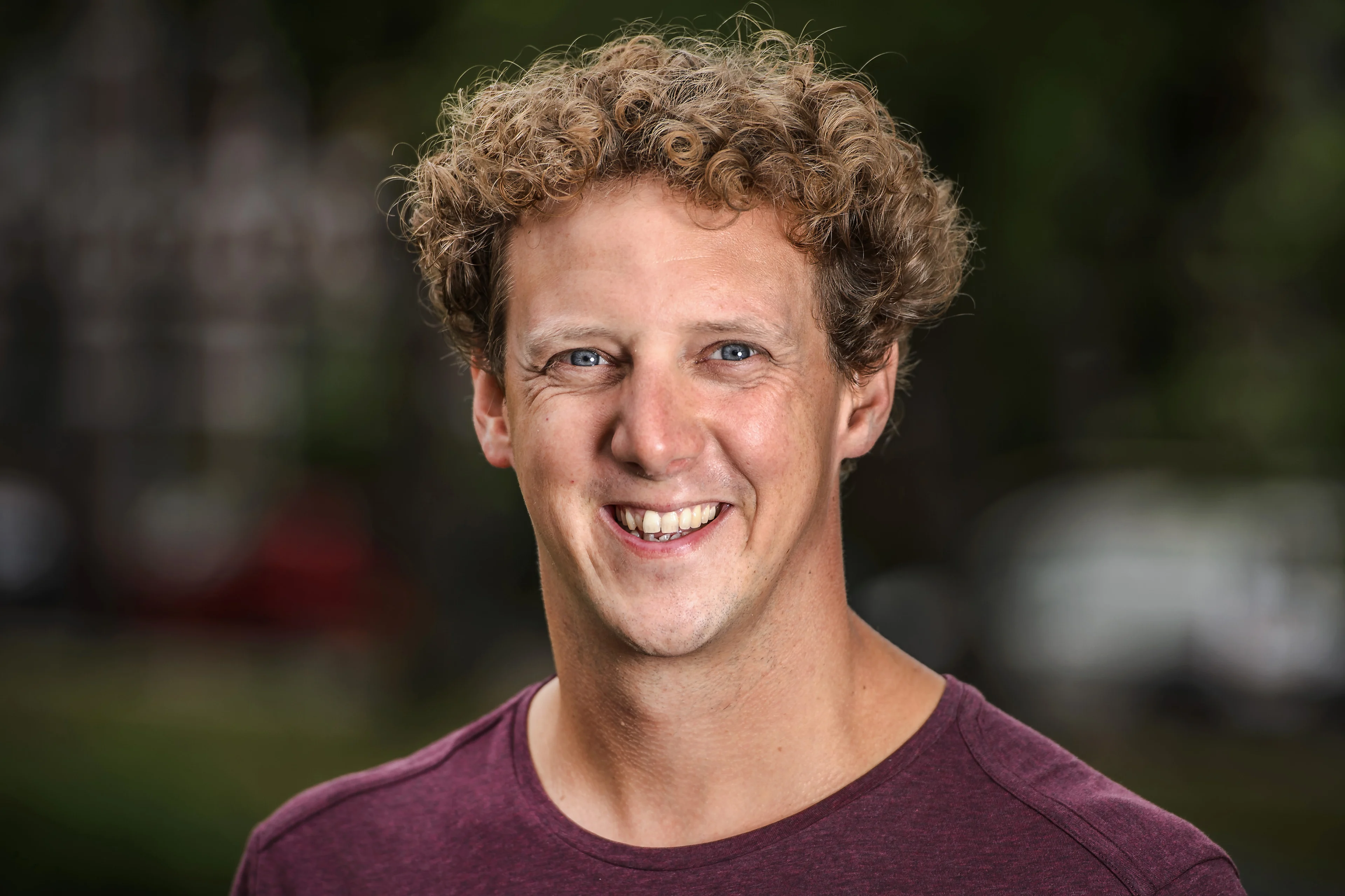 Jochem Myjer steekt kinderen een hart onder de riem