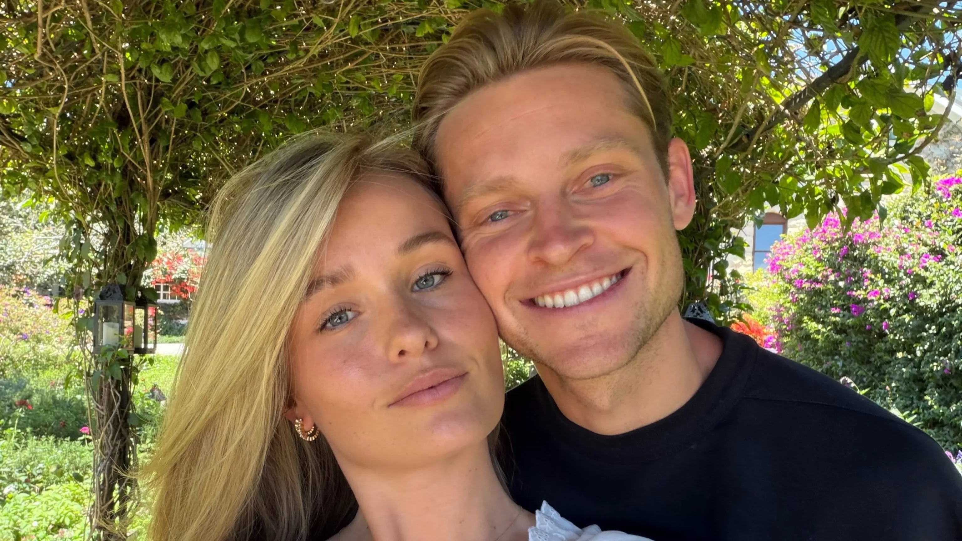 Frenkie de Jong straalt tijdens vakantie met Mikky na WK-uitschakeling