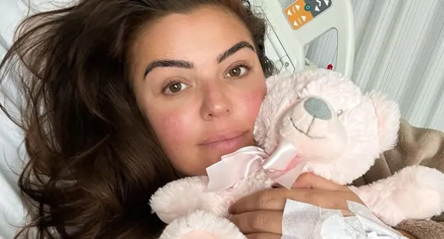 Zwangere Laura Ponticorvo in ziekenhuis opgenomen