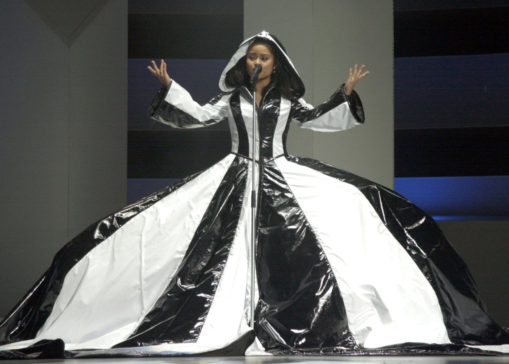 Songfestivaloptreden Linda Wagenmakers overschaduwd door vuurwerkramp