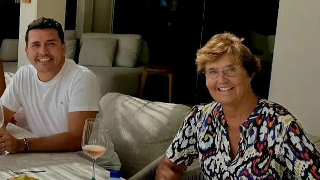 Jan Smit zet zijn moeder Gerda in het zonnetje