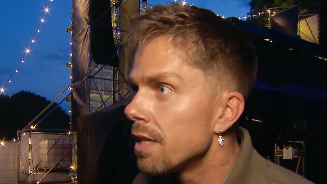 André Hazes oog in oog met onbekend 'familielid'