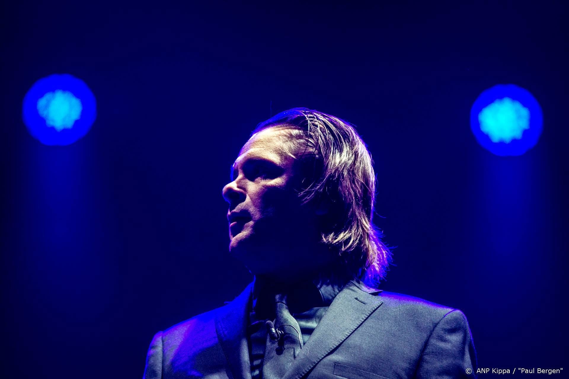 Hans Teeuwen gaat na vier jaar weer theater in