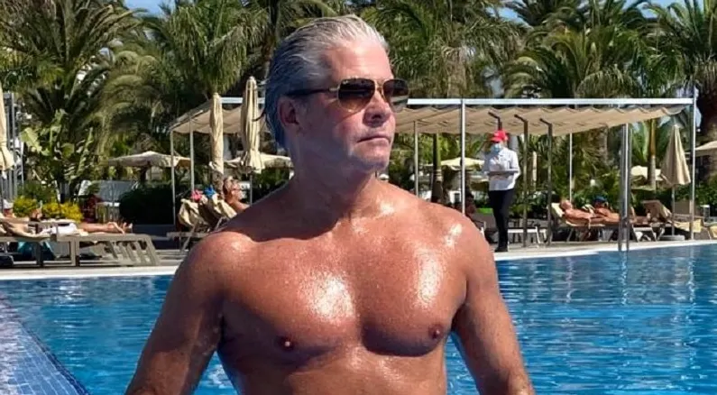 Dries Roelvink geeft antwoord: Dit zit onder gele zwembroek