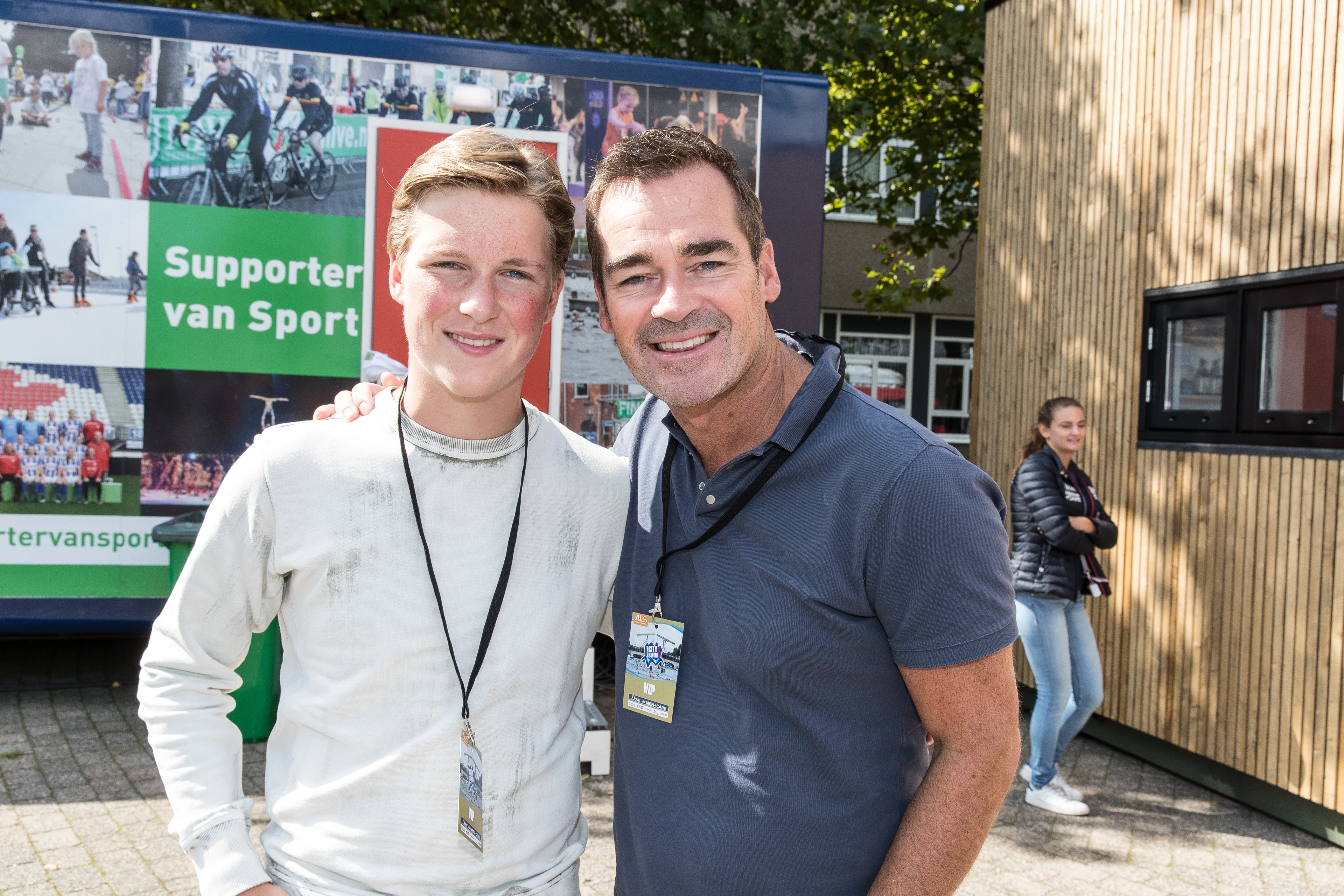 Jeroen van der Boom viert 17e verjaardag zoon