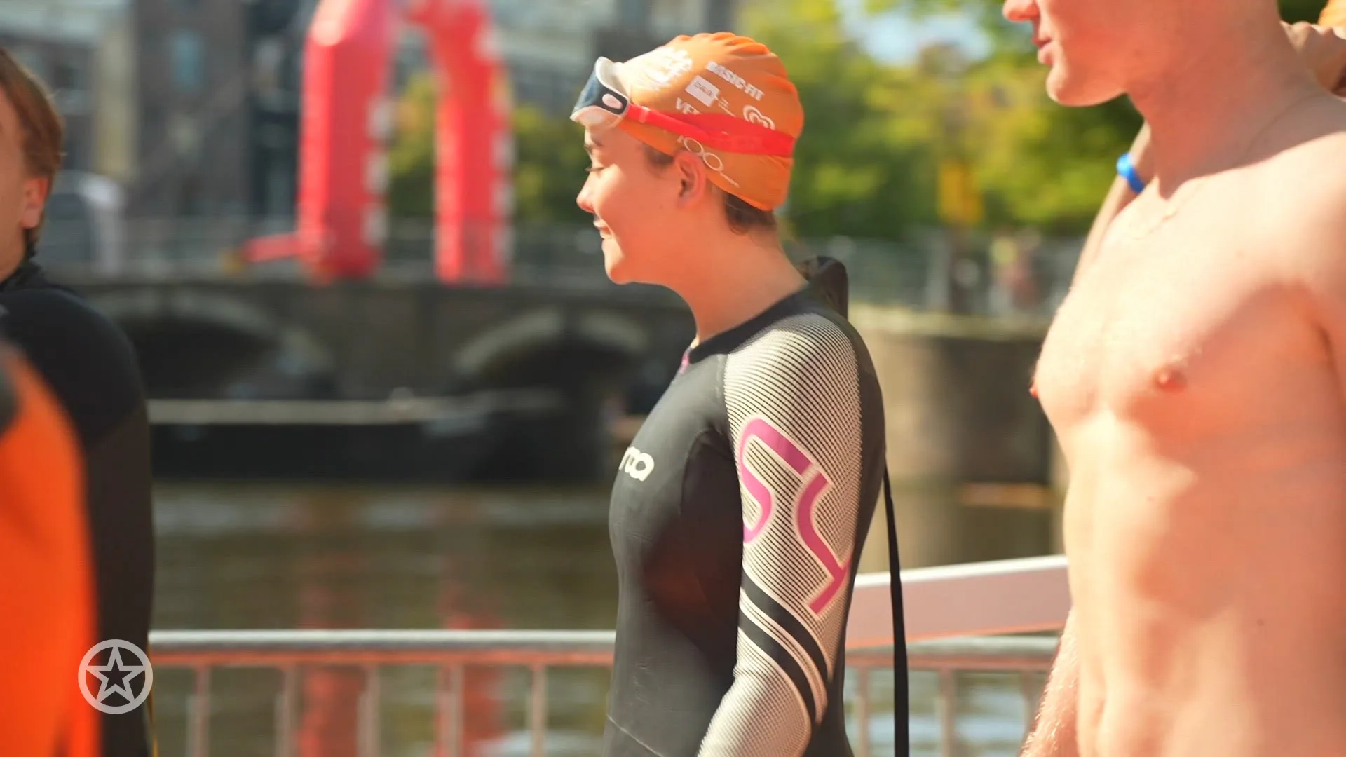 Prinses Ariane heeft de Amsterdam City Swim gezwommen