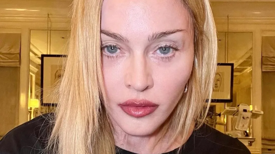 ZIEN: Madonna maakt keiharde smakkerd