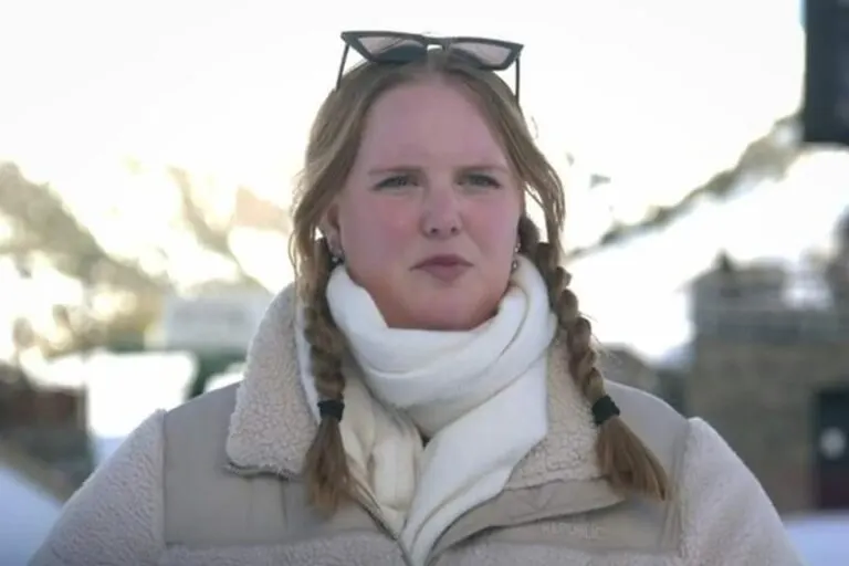 Winter Vol Liefde-Eva vergeet dat microfoon aanstaat en uit frustratie