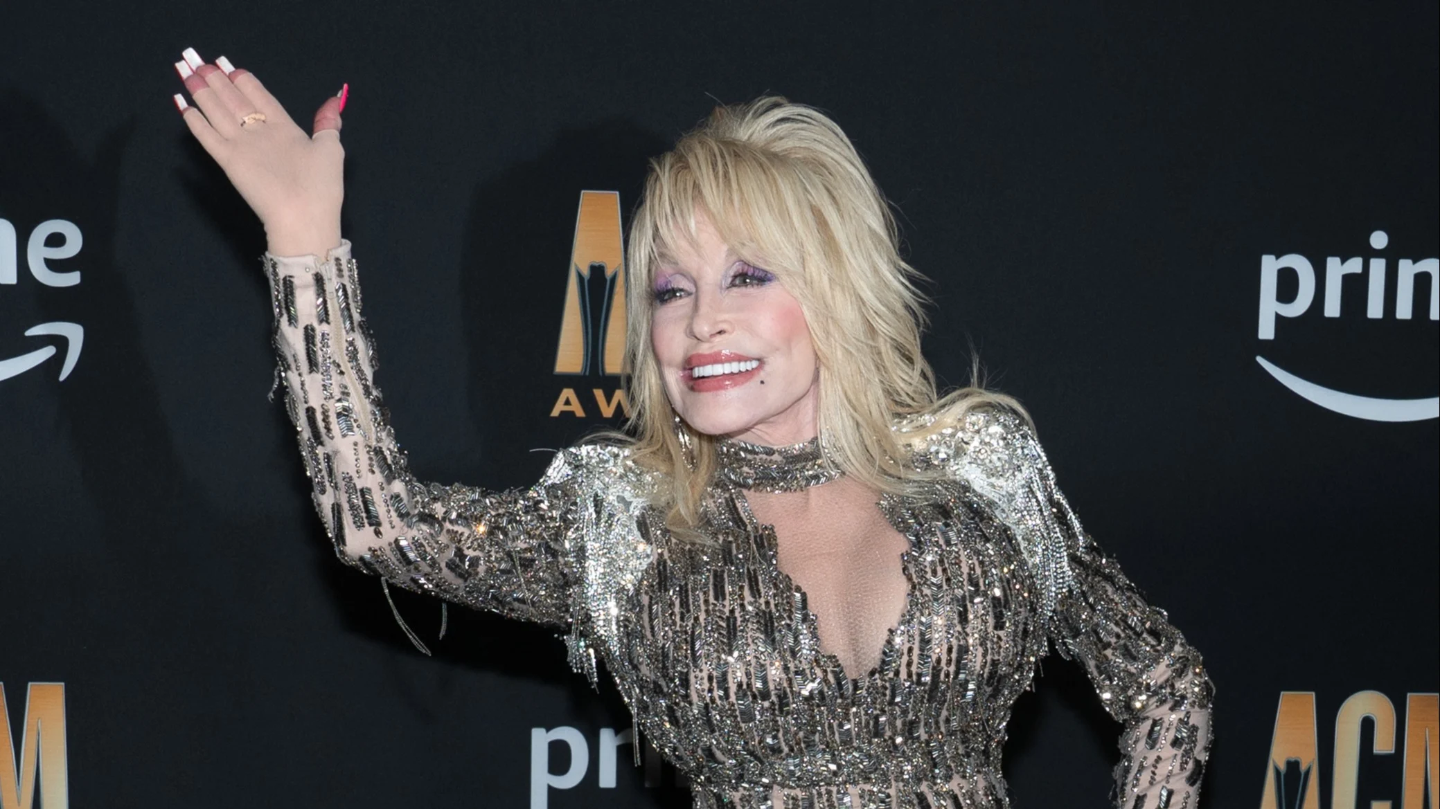 Dolly Parton maakt publieke verschijning na gezondheidsklachten