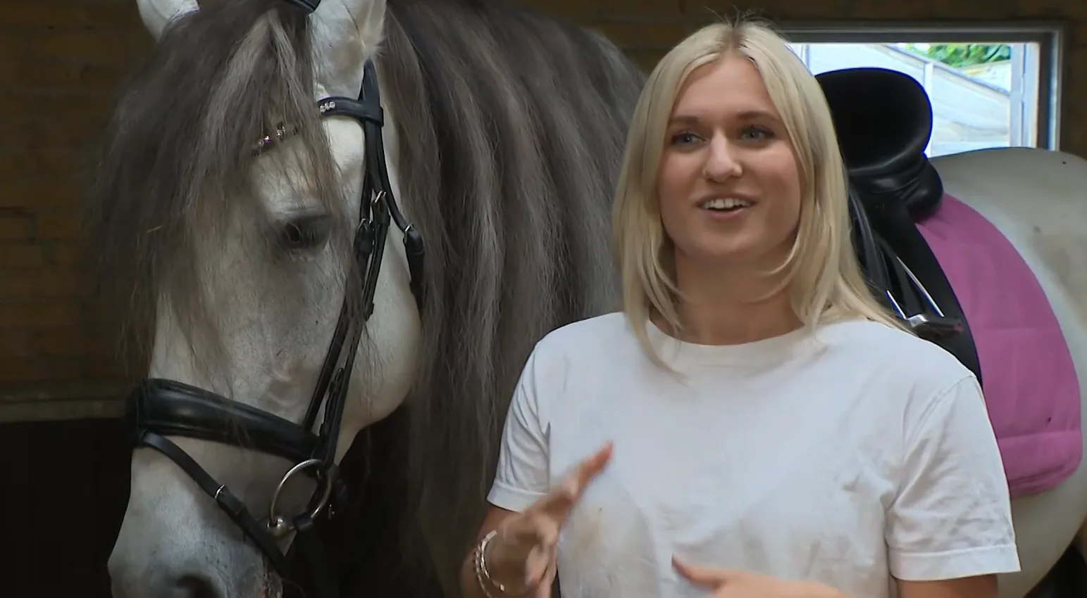 Britt Dekker heeft bizar plan met paard George