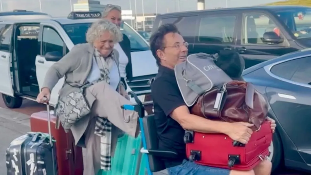 ZIEN: Gerard Joling ondanks zweepslag op vakantie