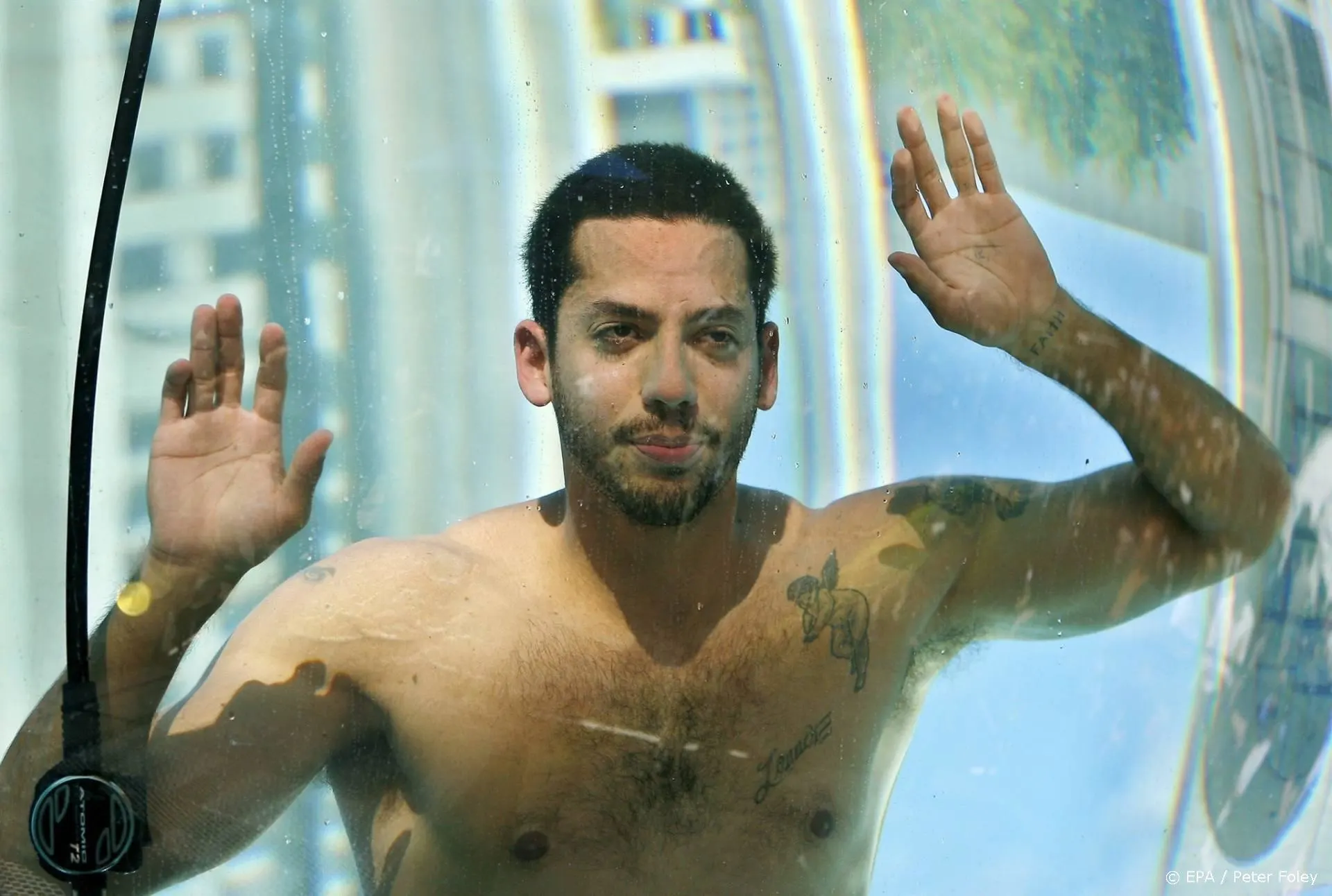 David Blaine breekt YouTube-record met ballonvlucht