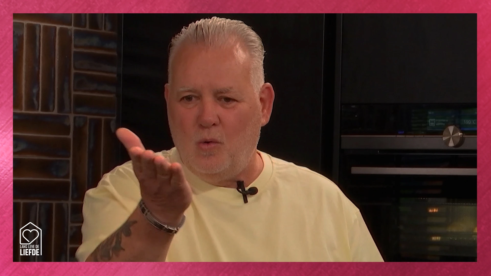 Dichter Leen betovert zijn date met prachtige woorden!