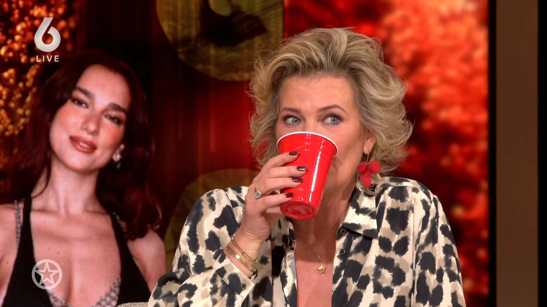 Zangeres Dua Lipa komt met opmerkelijk drankje