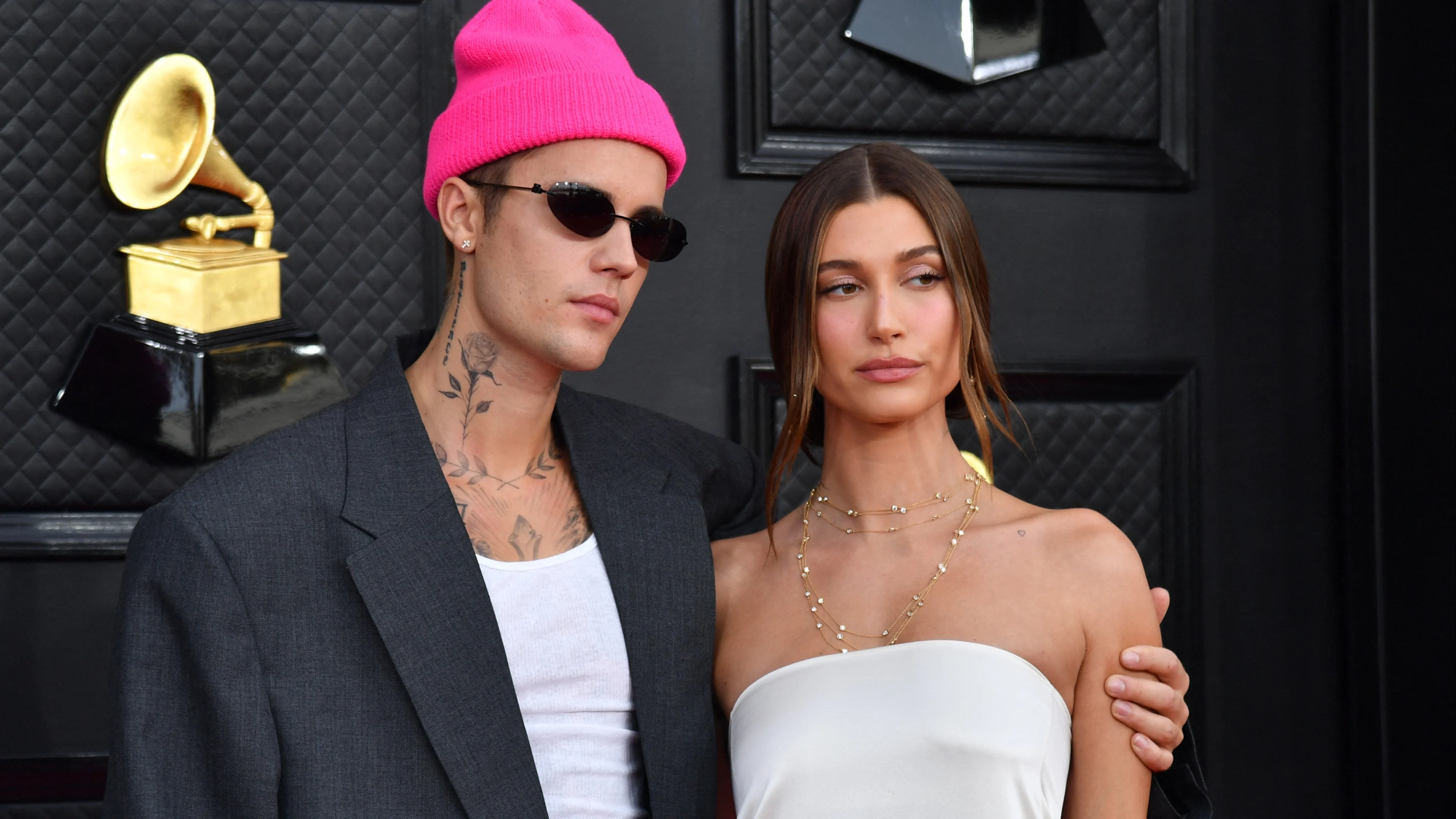 Hailey Bieber deelt naar nieuws