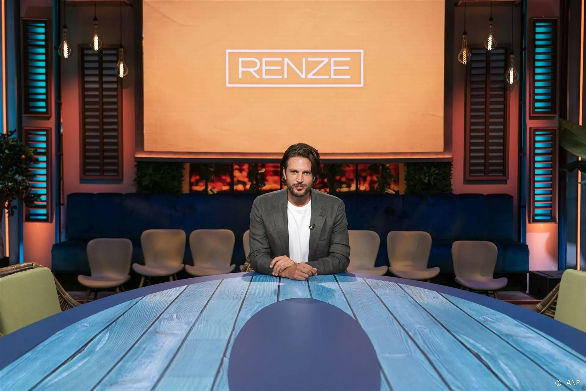 Renze reageert op commotie rondom telefoon aan tafel talkshow