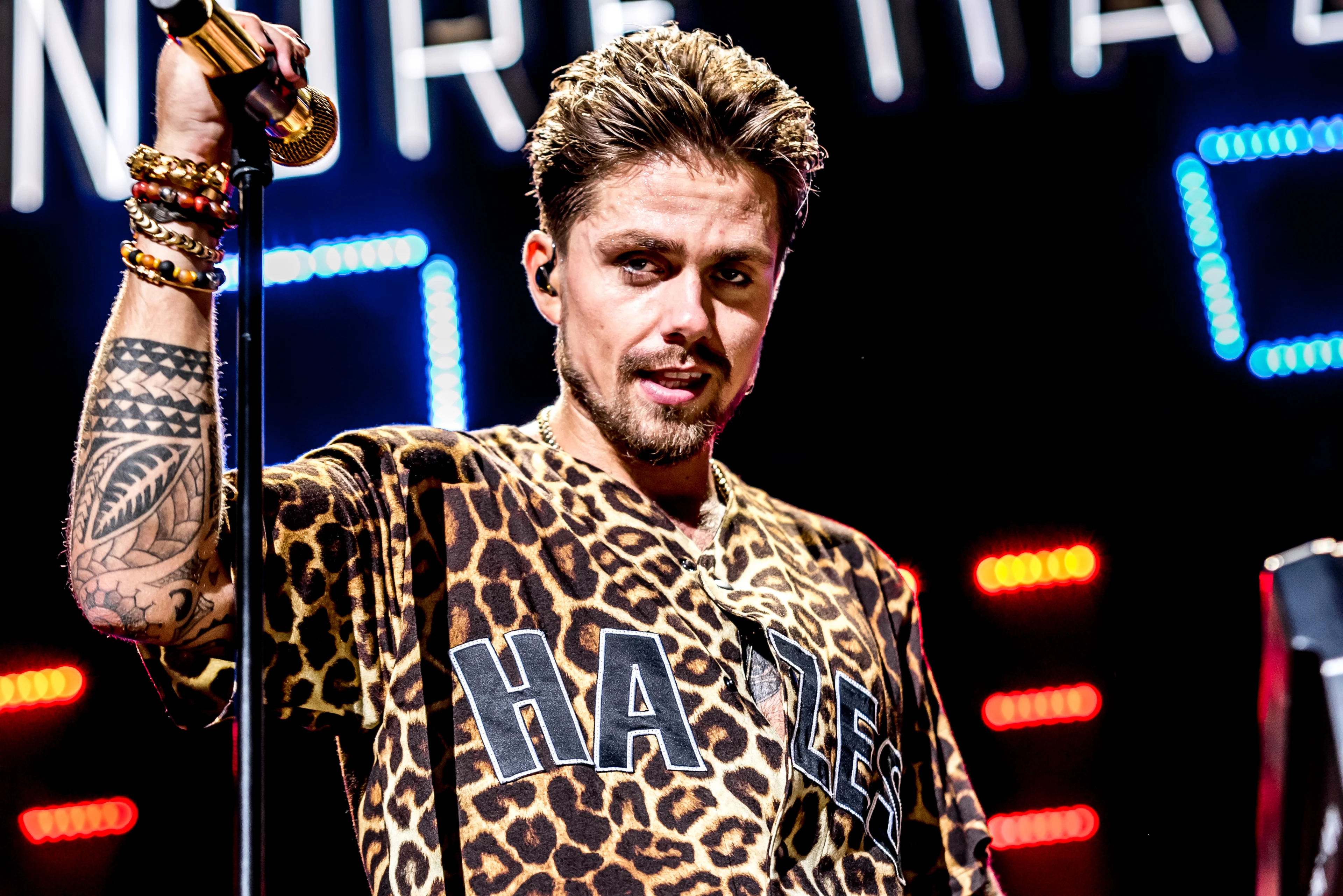 André herdenkt oma Corrie met prachtige foto