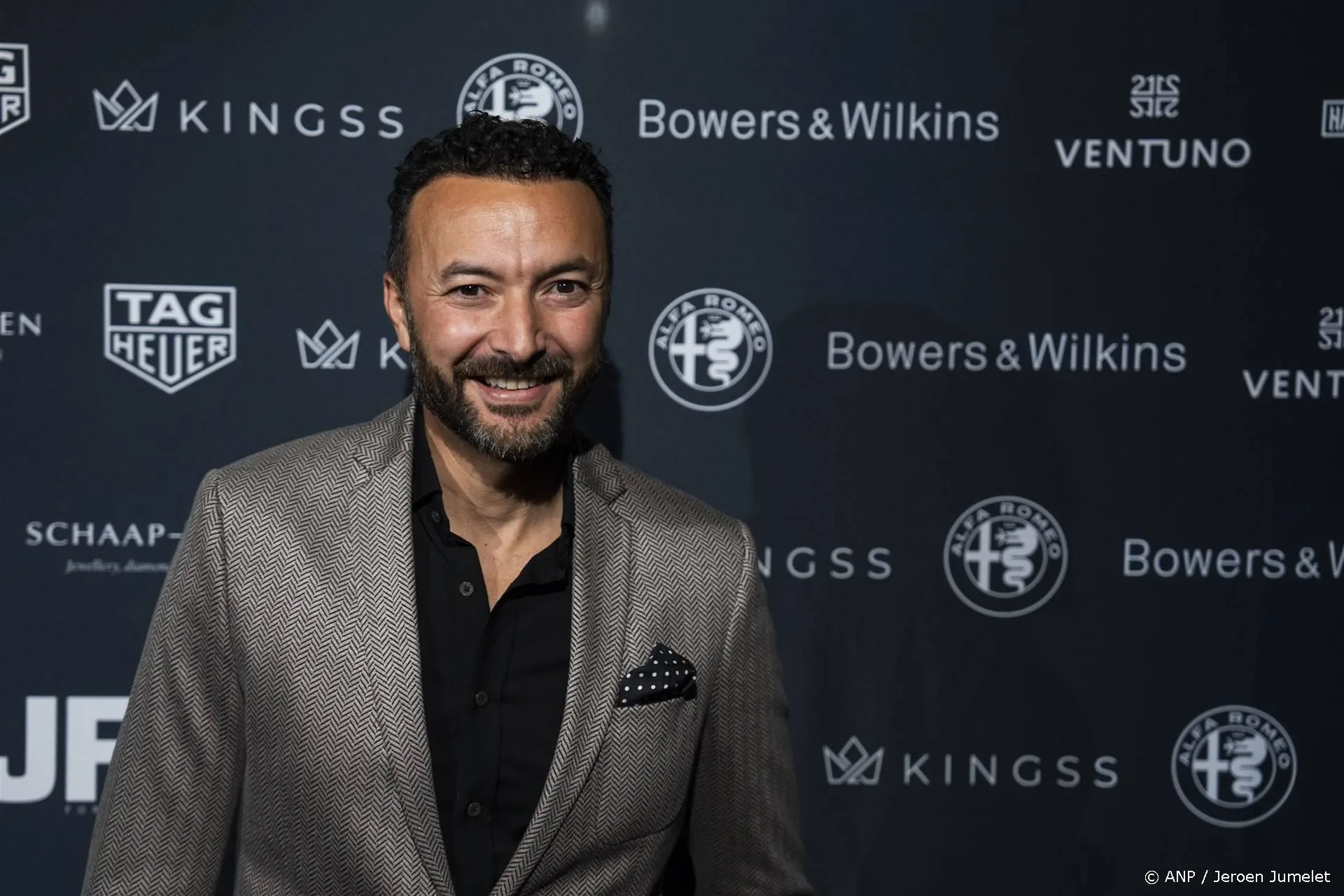 Nasrdin Dchar slaat compleet nieuwe weg in