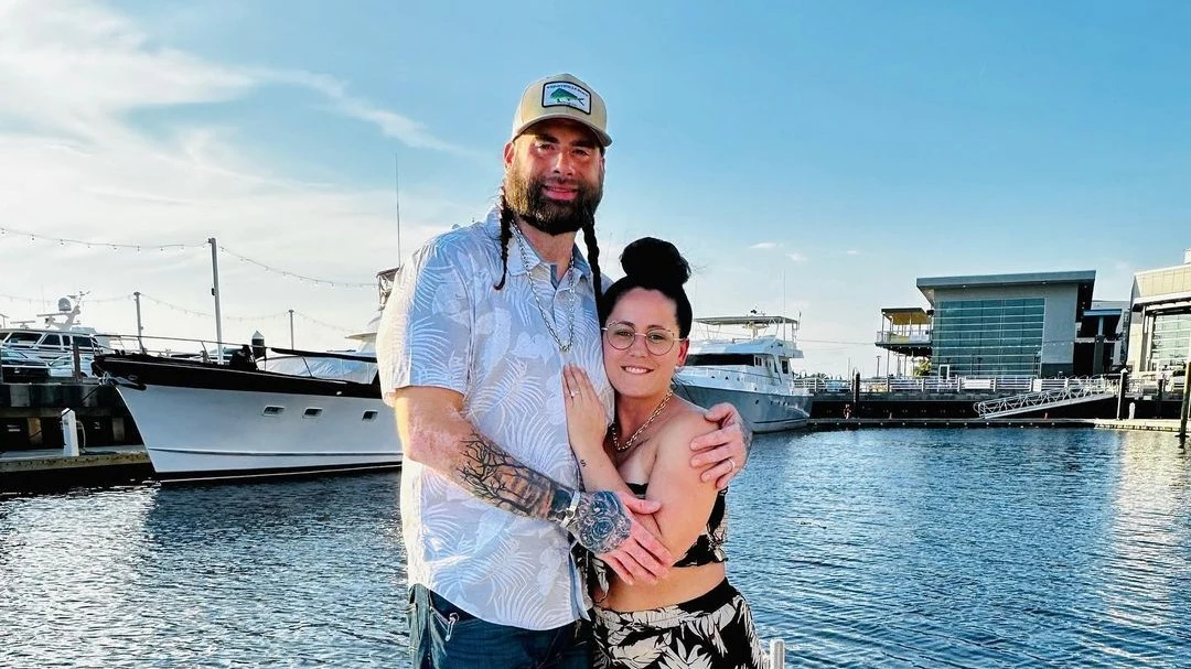 Bizarre beelden: Teen Mom-Jenelle verbrandt spullen 'bijna' ex 