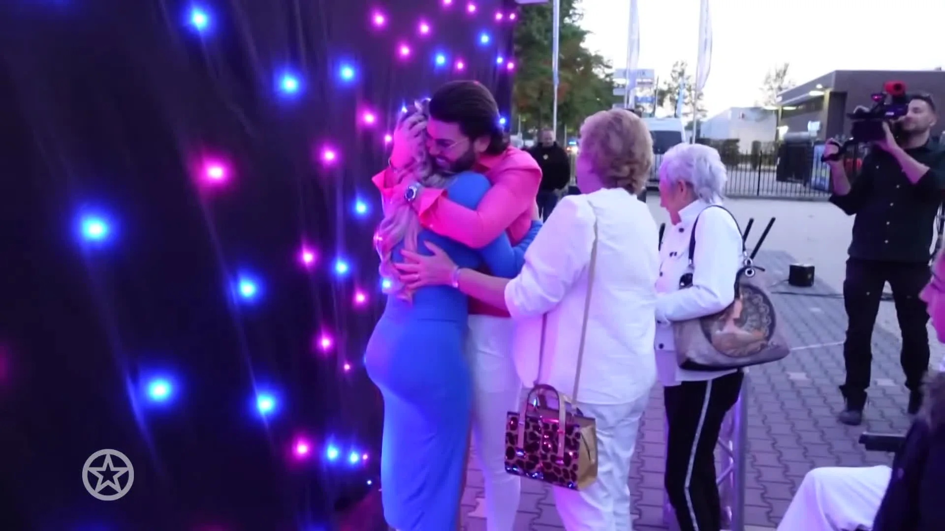 Roy Donders en vriendin onthullen geslacht baby